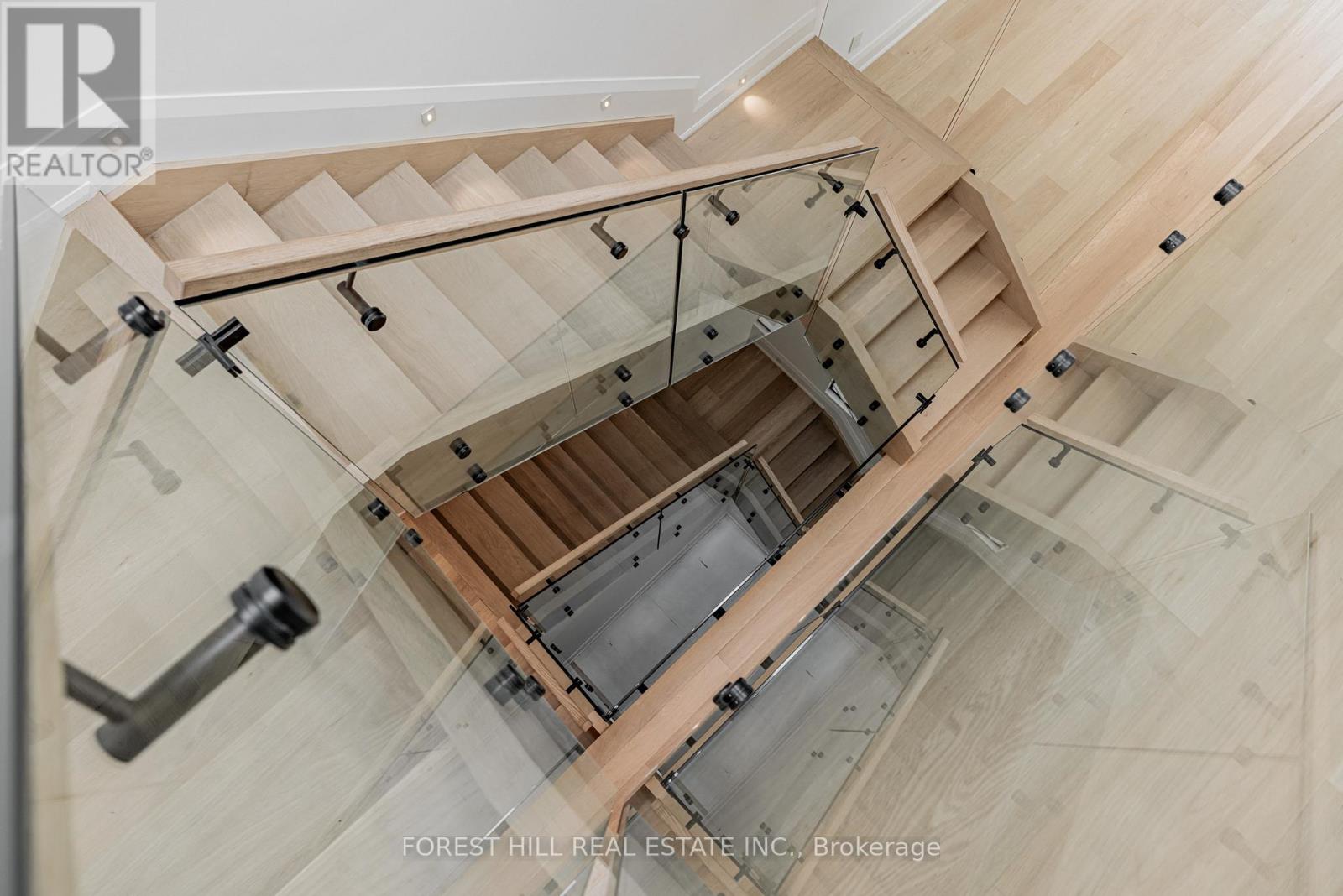 Photo 7 of 171 Elmwood Avenue, Toronto ON