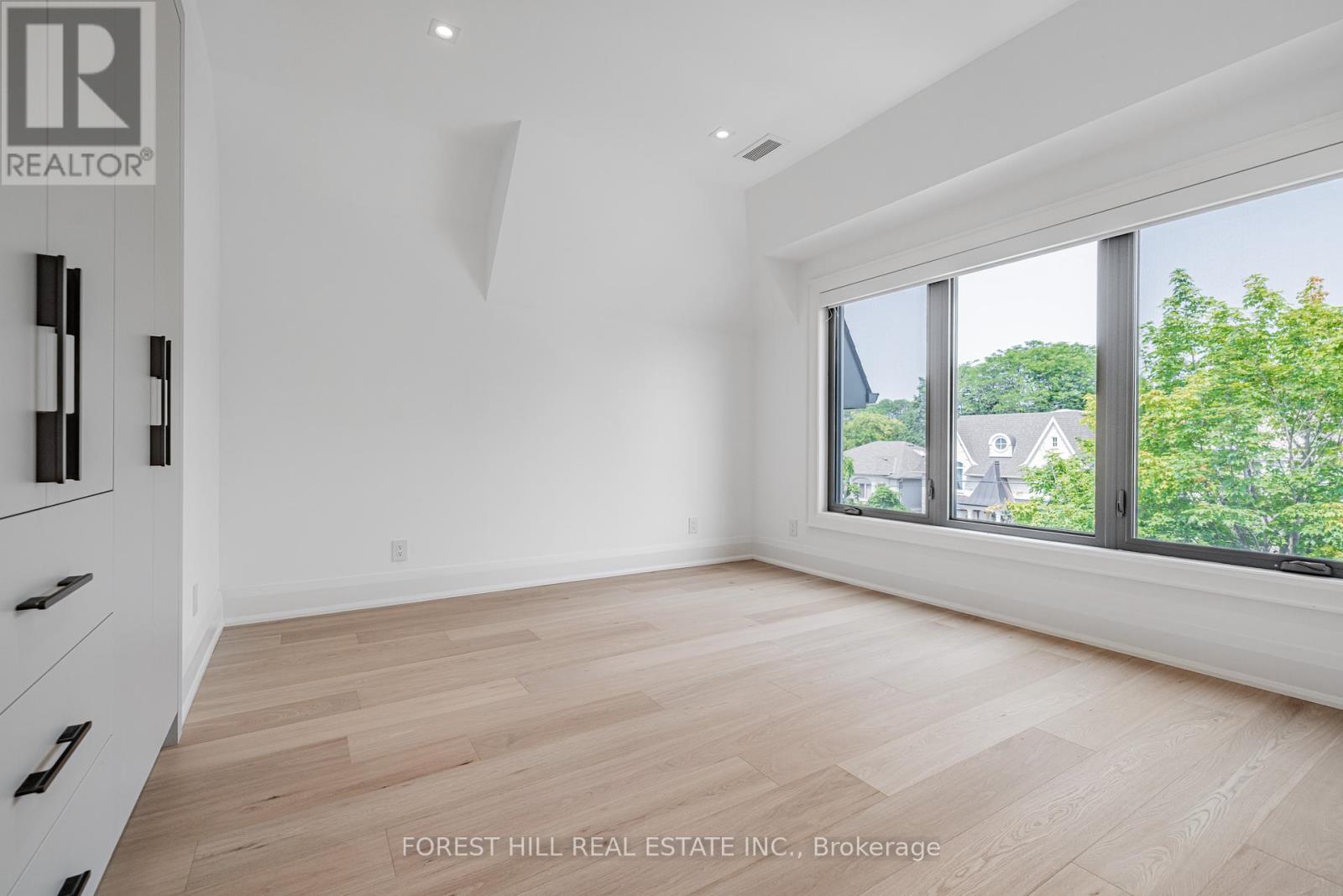 Photo 39 of 171 Elmwood Avenue, Toronto ON