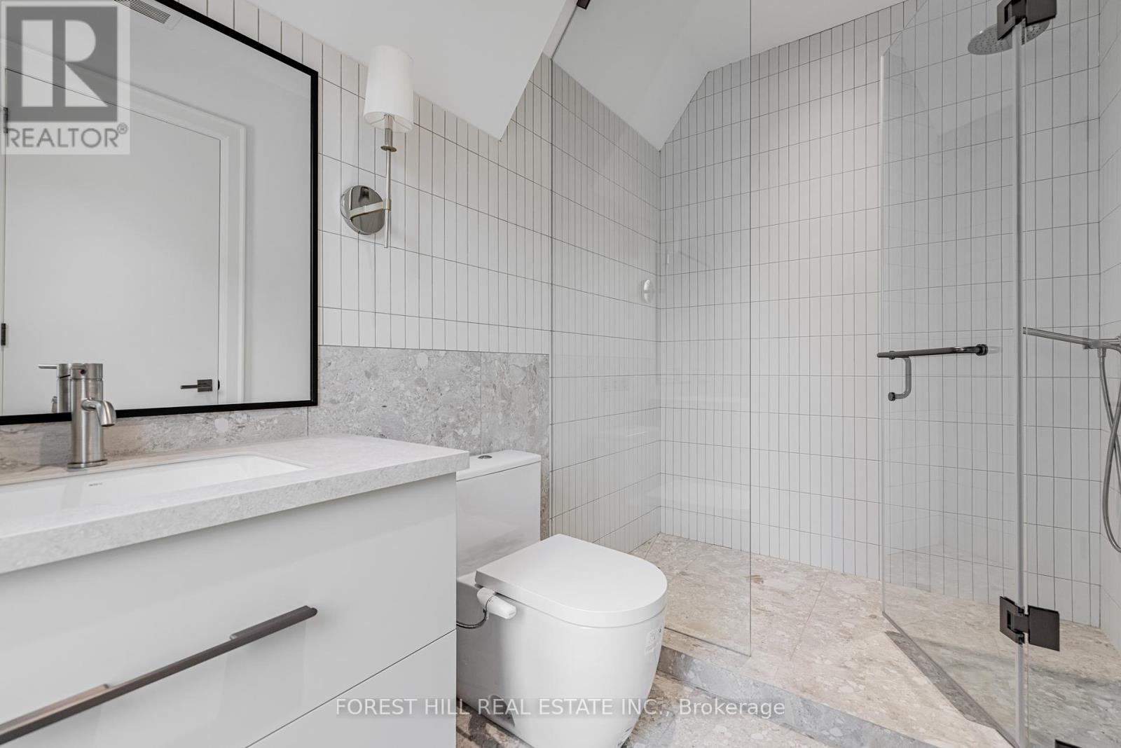 Photo 12 of 171 Elmwood Avenue, Toronto ON