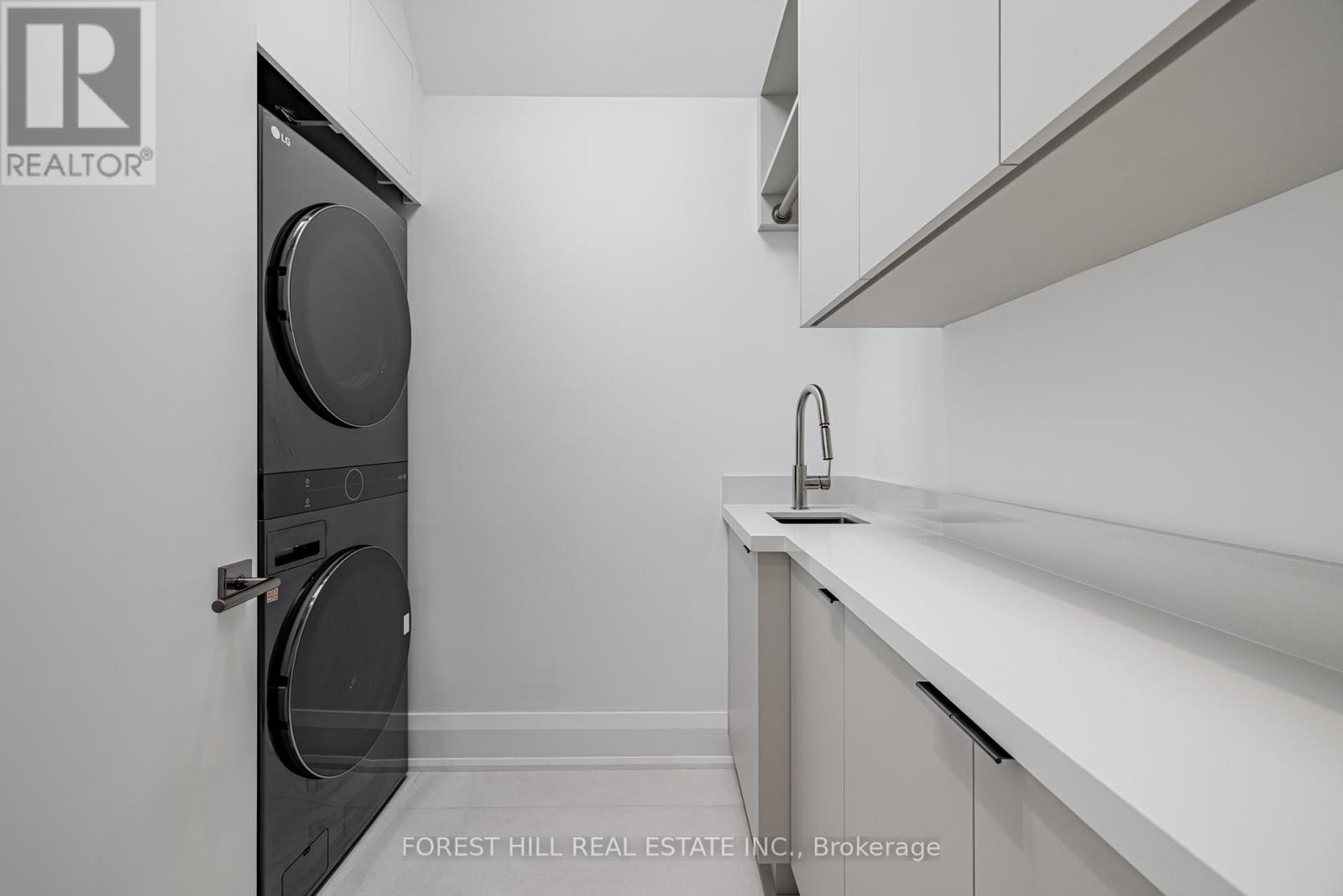 Photo 4 of 171 Elmwood Avenue, Toronto ON
