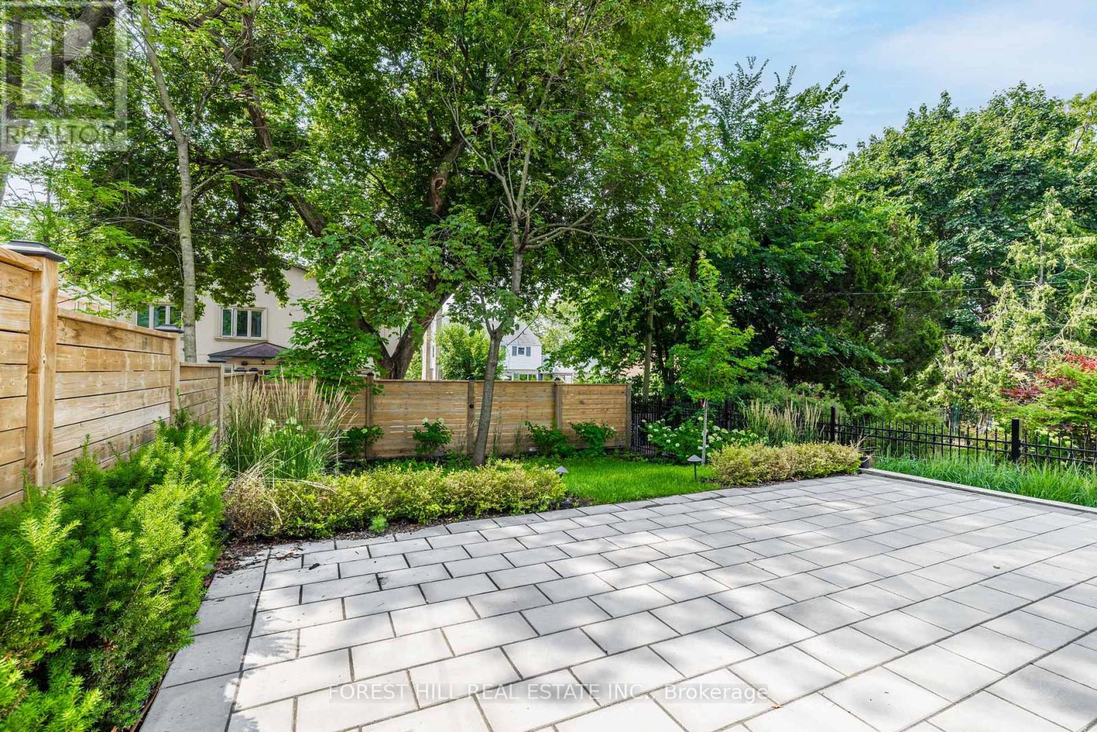 Photo 24 of 171 Elmwood Avenue, Toronto ON