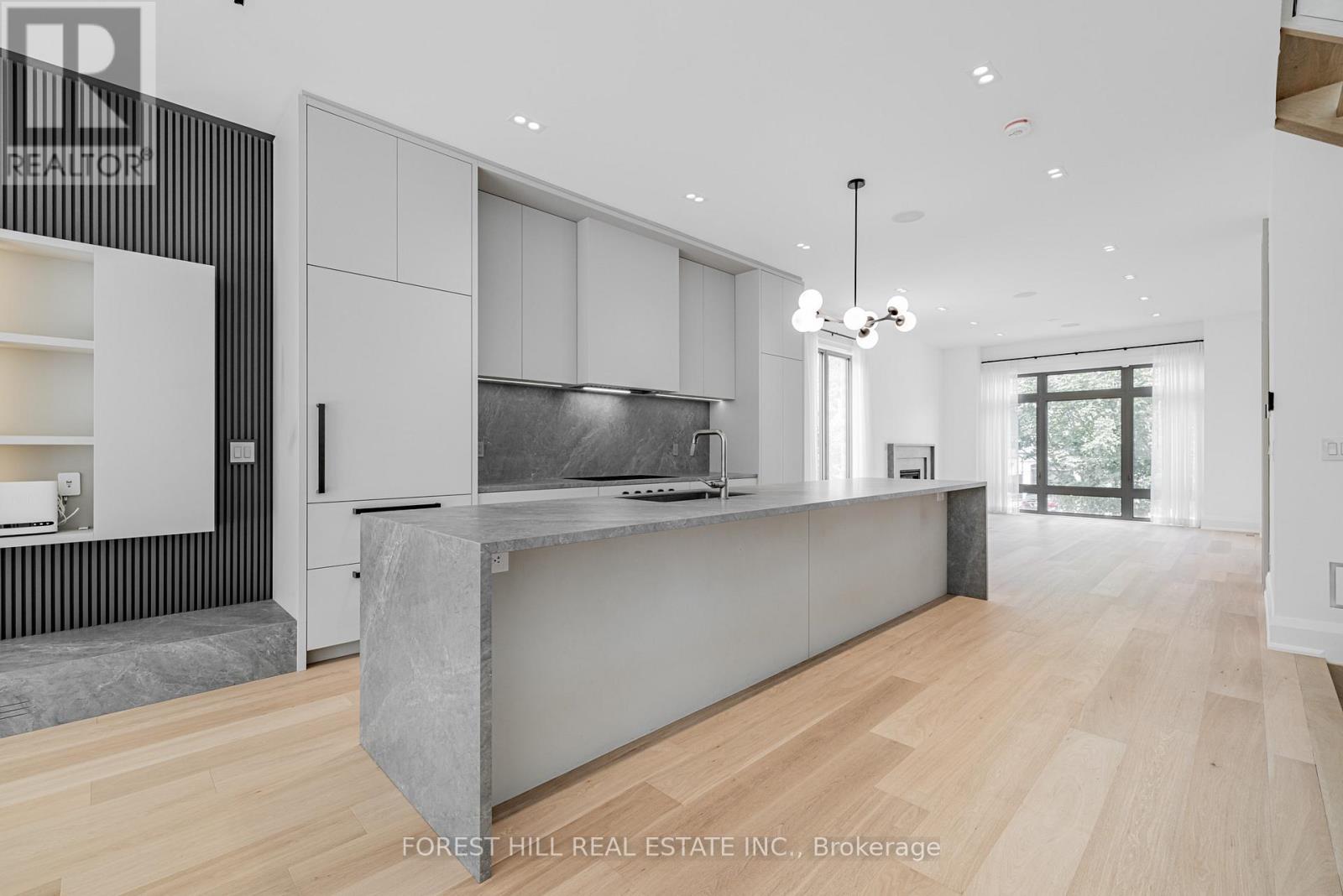 Photo 6 of 171 Elmwood Avenue, Toronto ON
