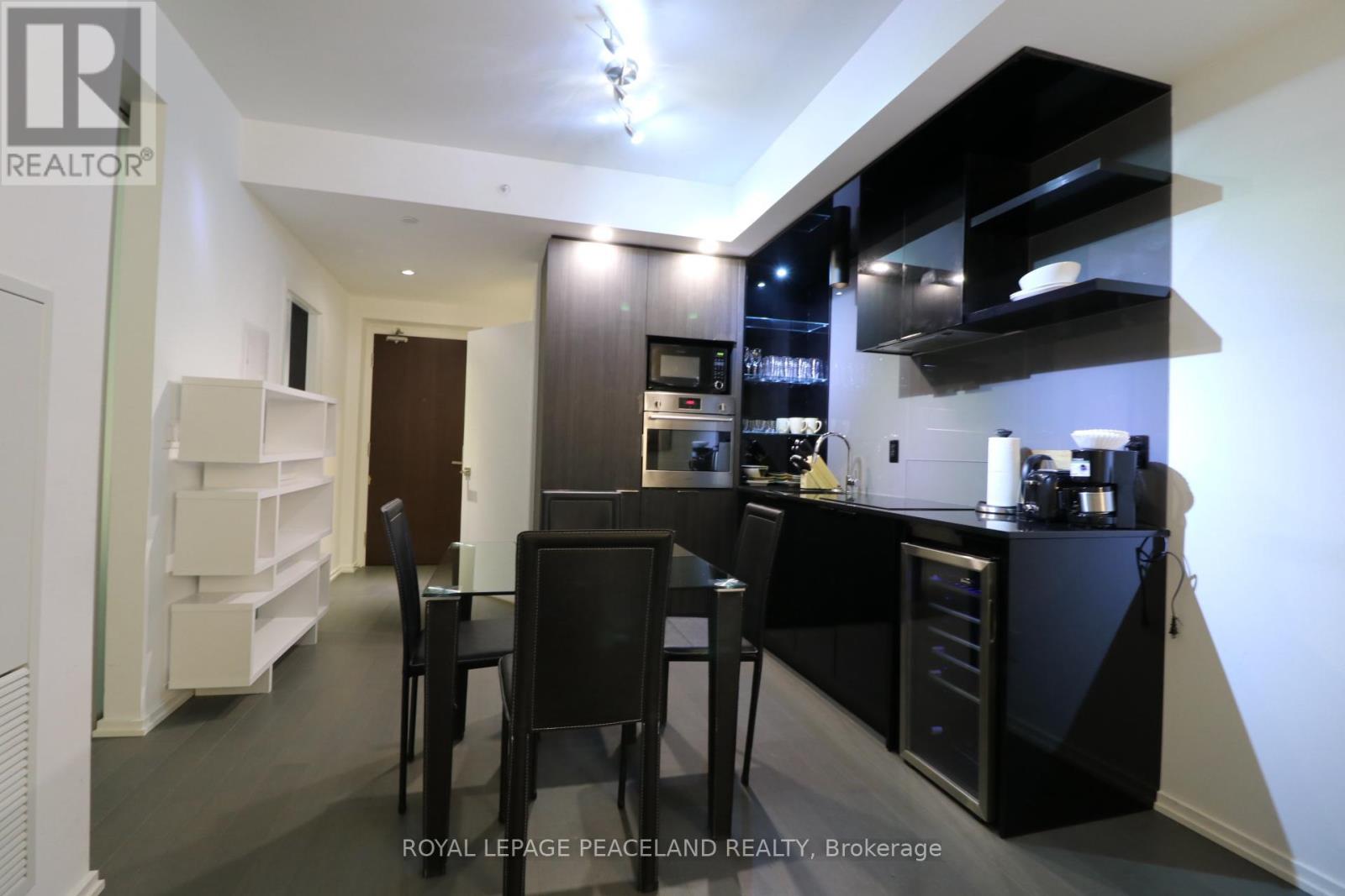 Photo 7 of 809 70 Temperance Street, Toronto ON