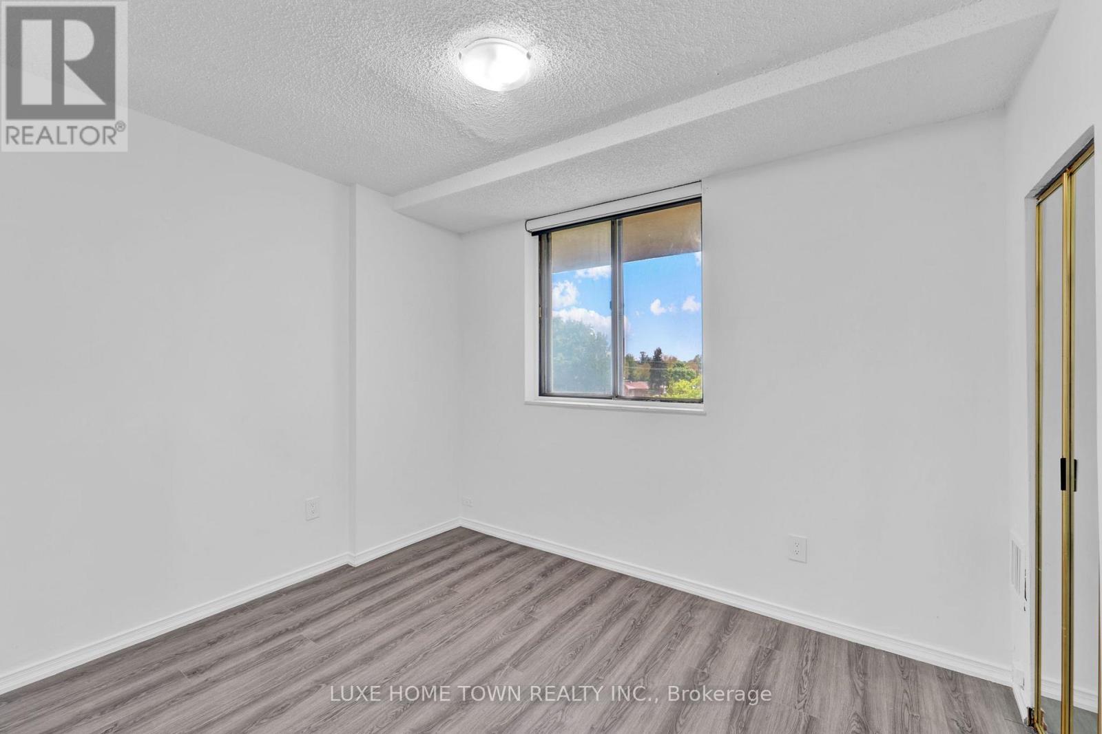 Photo 15 of 328 665 Kennedy Road, Toronto ON