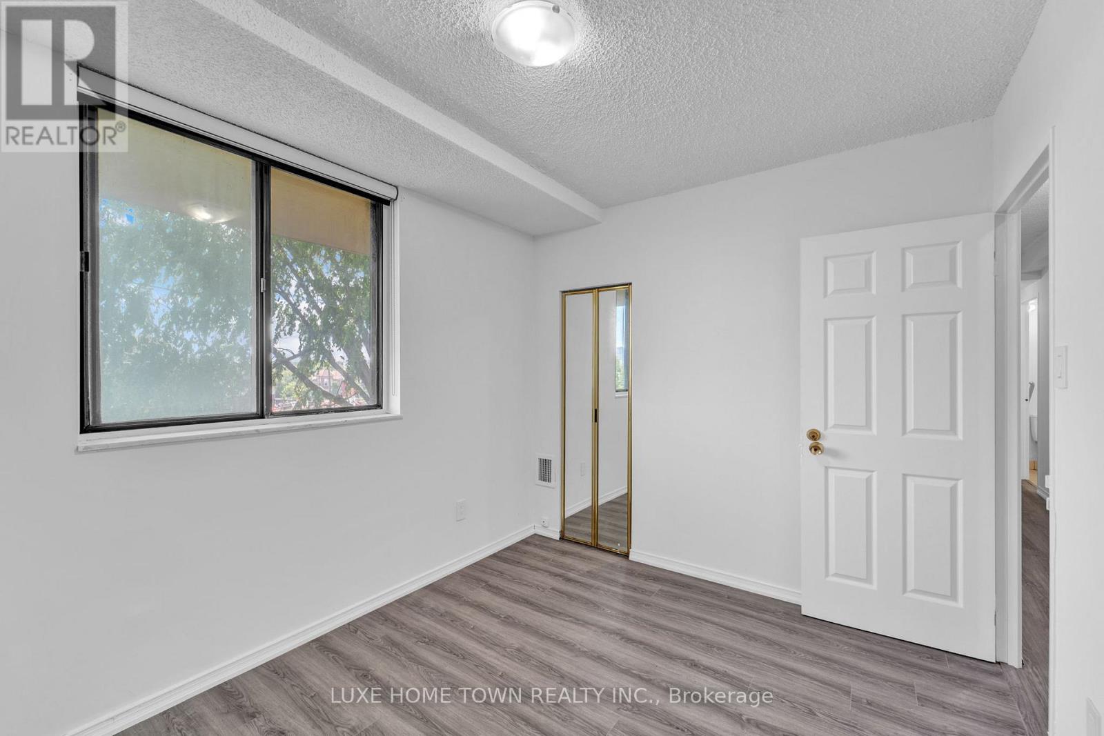 Photo 10 of 328 665 Kennedy Road, Toronto ON