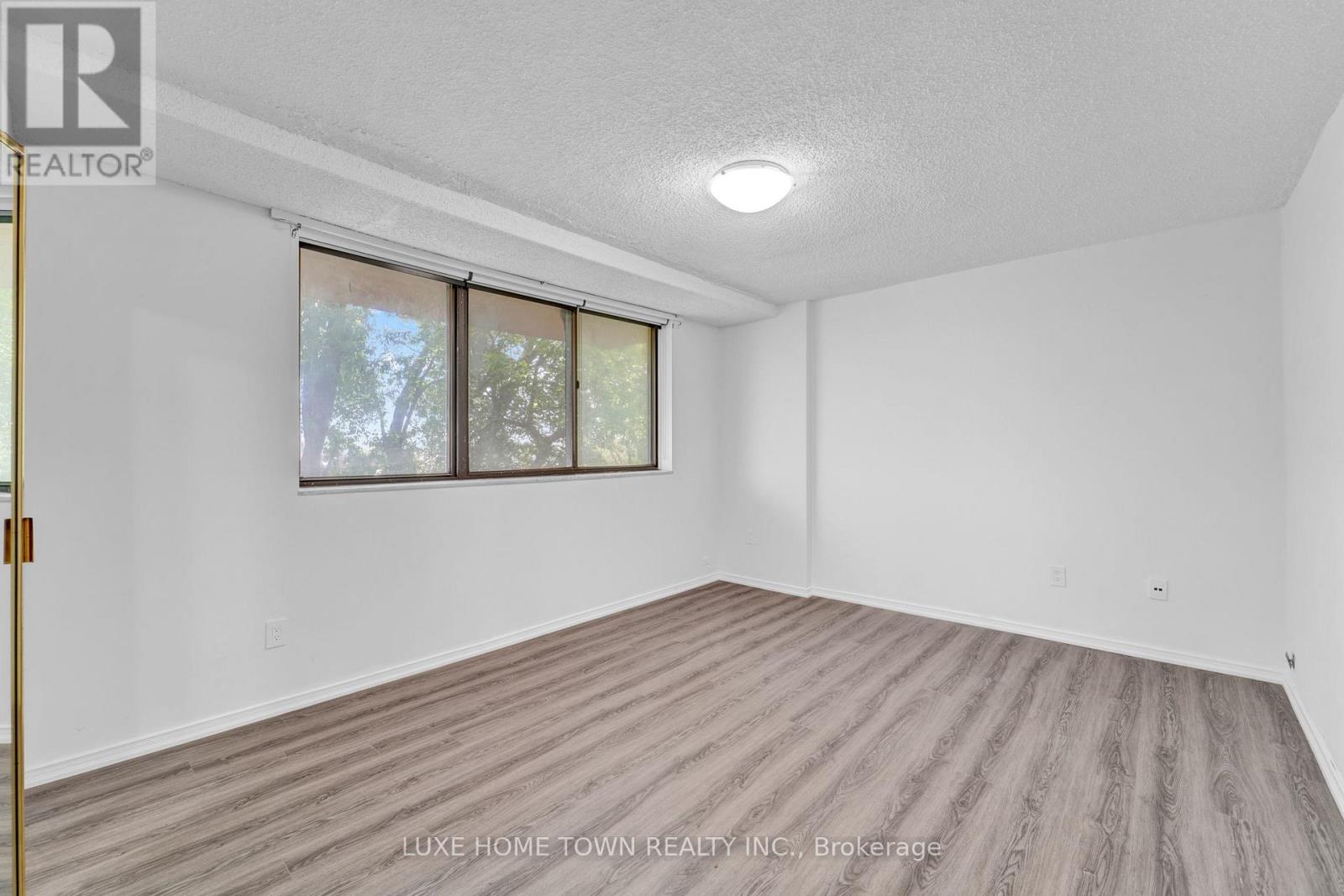 Photo 14 of 328 665 Kennedy Road, Toronto ON
