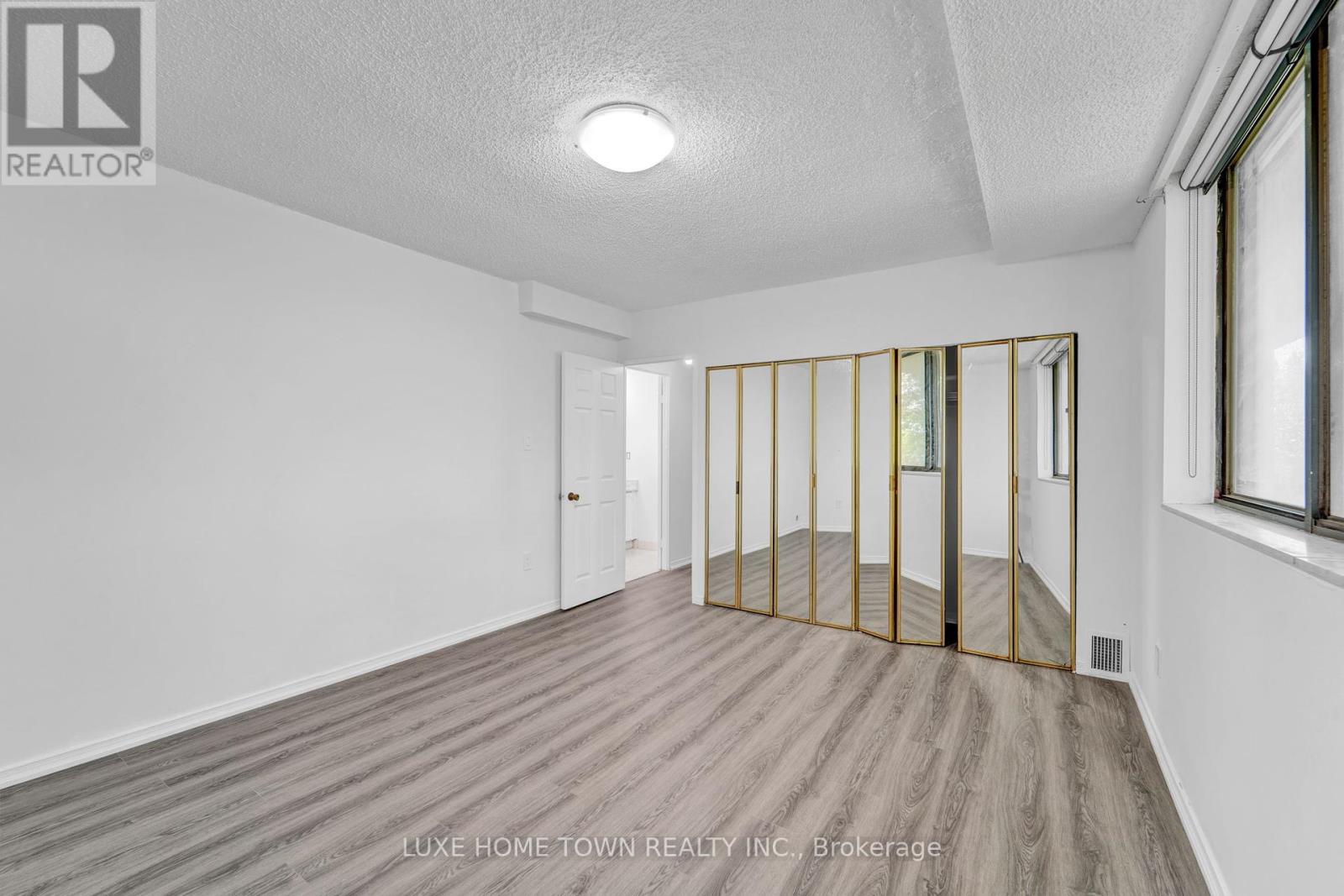 Photo 18 of 328 665 Kennedy Road, Toronto ON