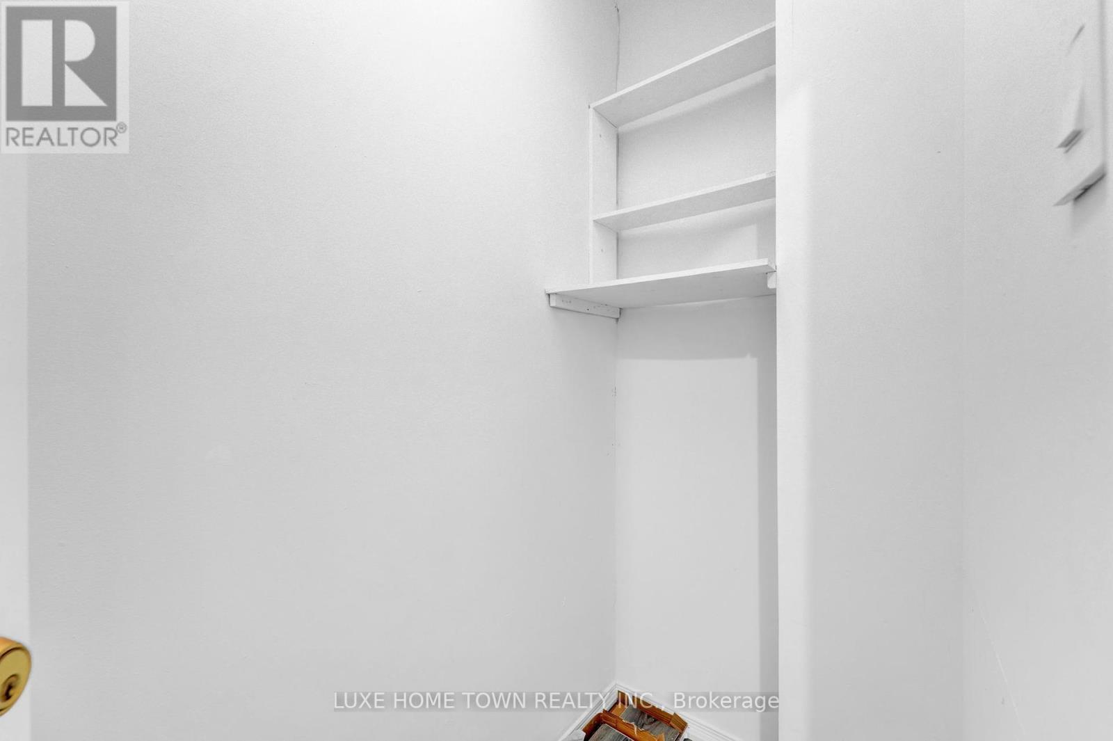 Photo 8 of 328 665 Kennedy Road, Toronto ON