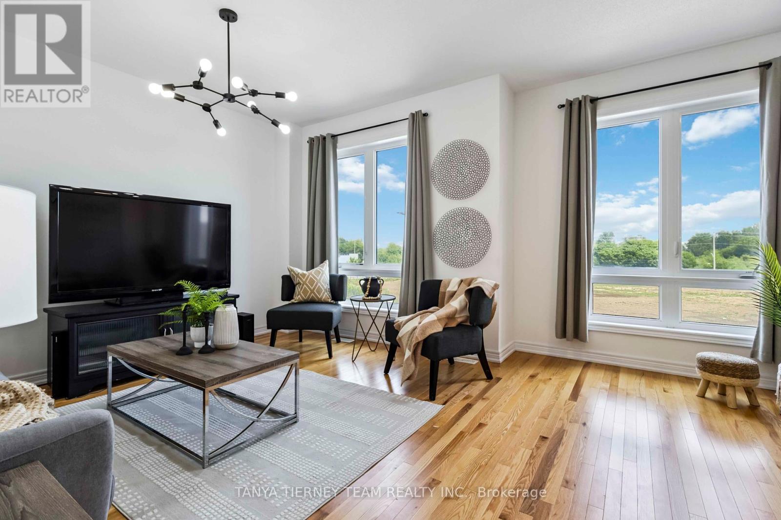 Photo 10 of 36 Dockside Way, Whitby ON