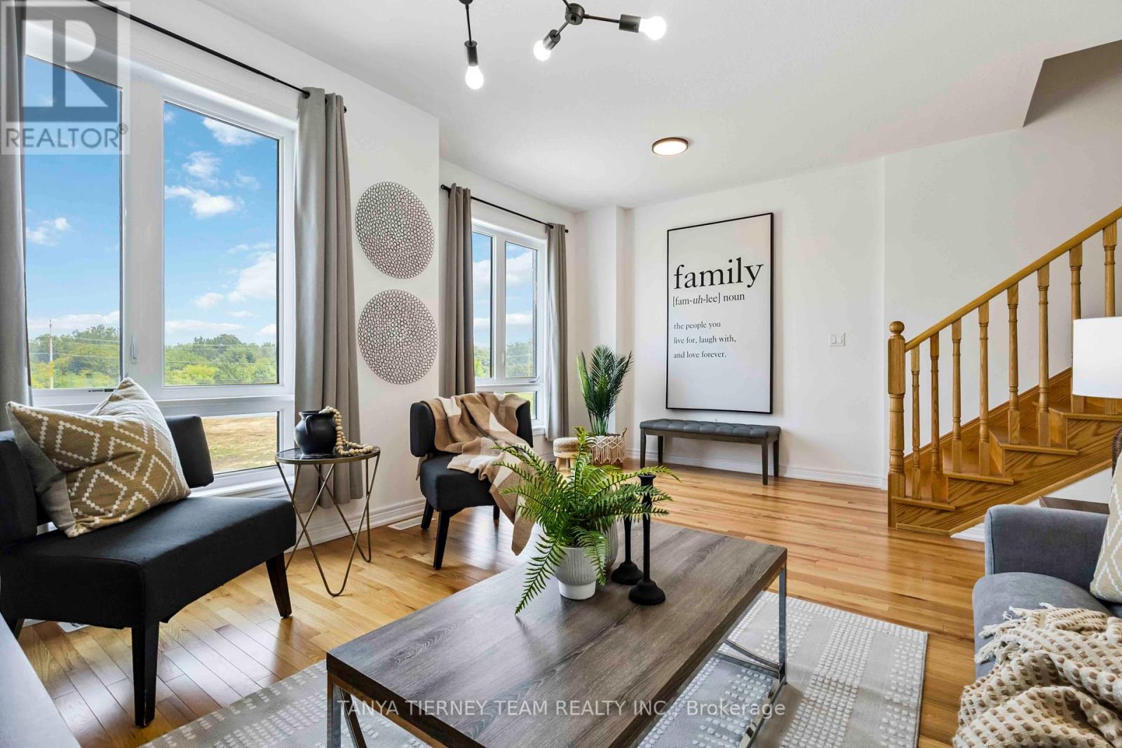 Photo 17 of 36 Dockside Way, Whitby ON