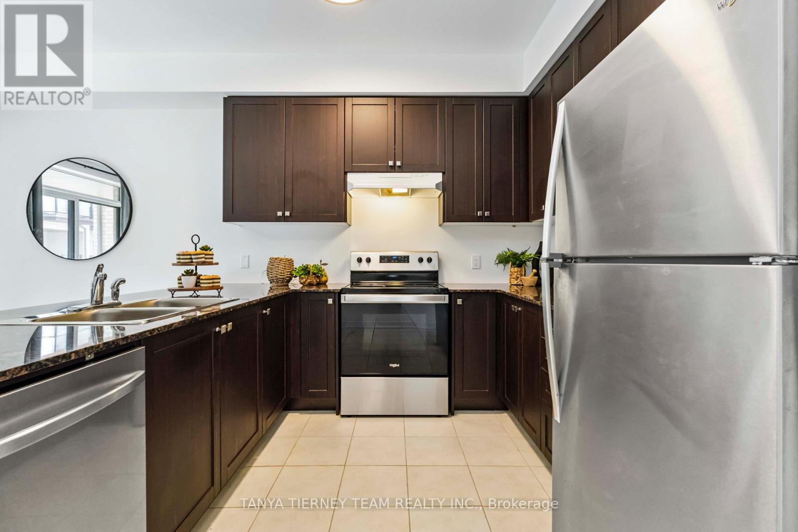 Photo 20 of 36 Dockside Way, Whitby ON