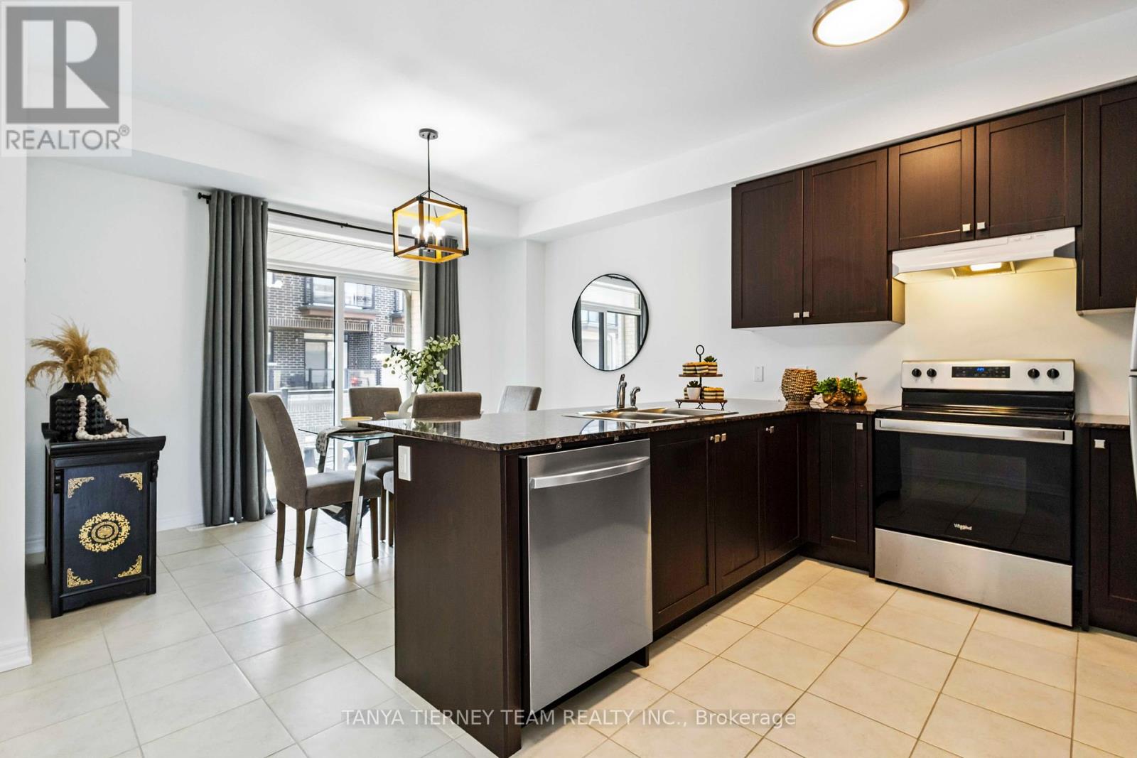 Photo 21 of 36 Dockside Way, Whitby ON