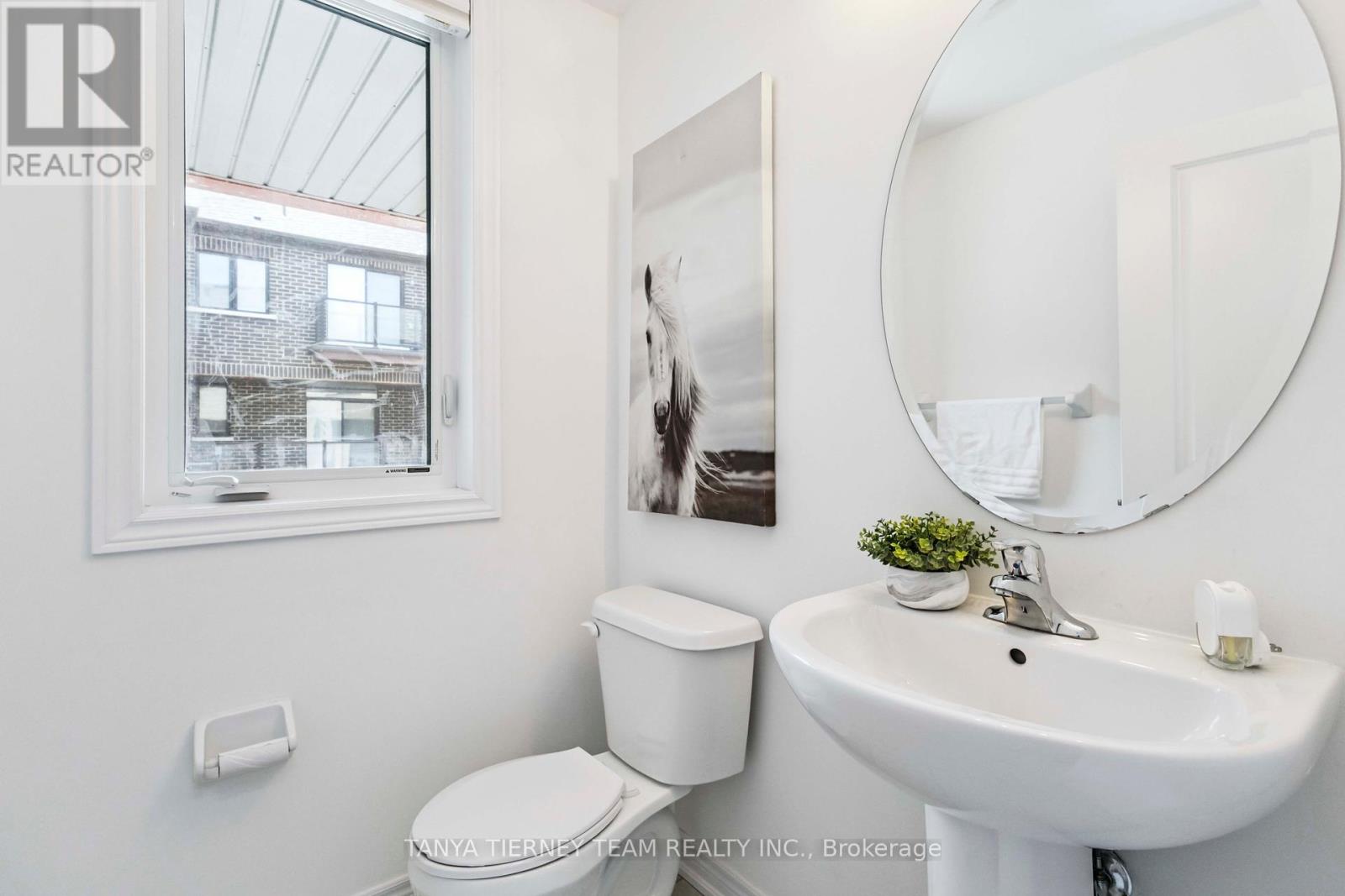 Photo 26 of 36 Dockside Way, Whitby ON