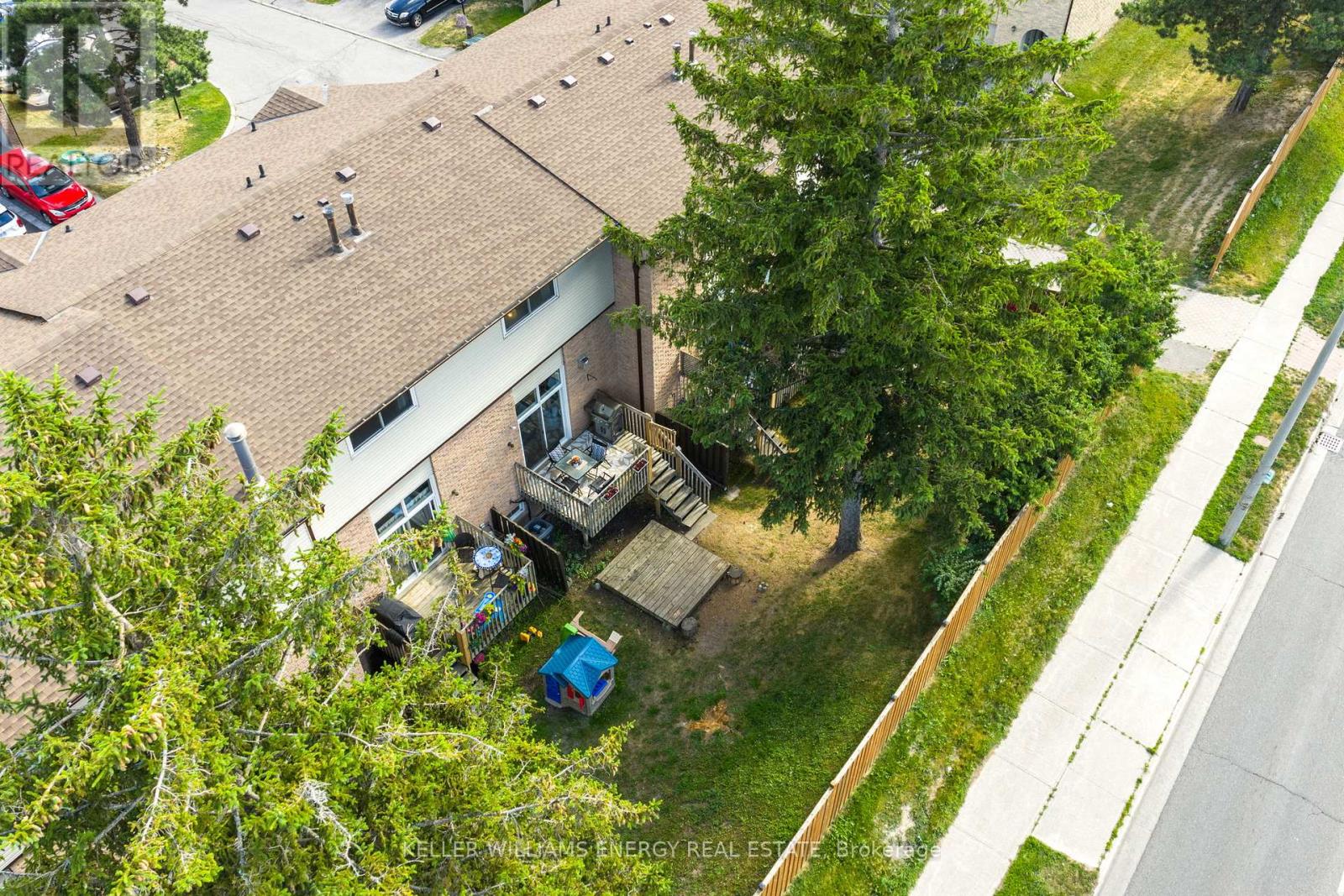Photo 18 of 46 1330 Trowbridge Drive, Oshawa ON