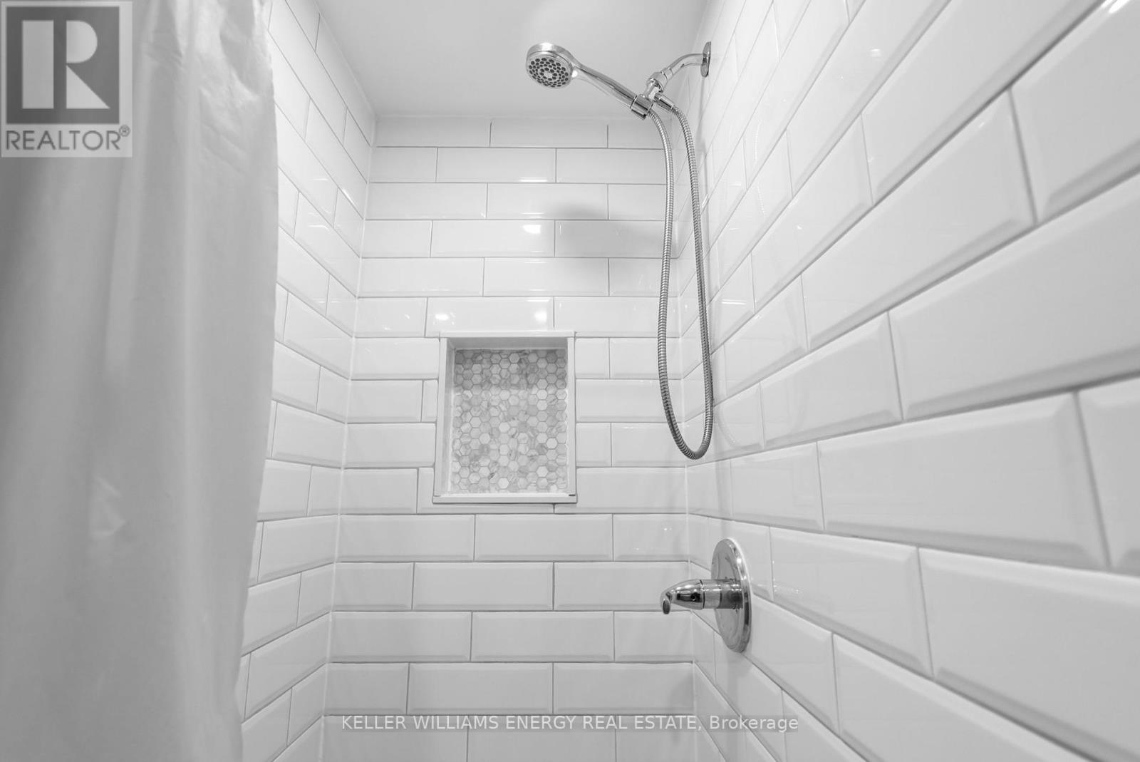 Photo 23 of 46 1330 Trowbridge Drive, Oshawa ON