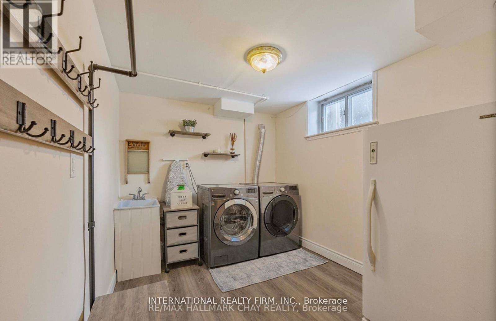 Photo 7 of Basement Unit 37 Foreht Crescent, Aurora ON