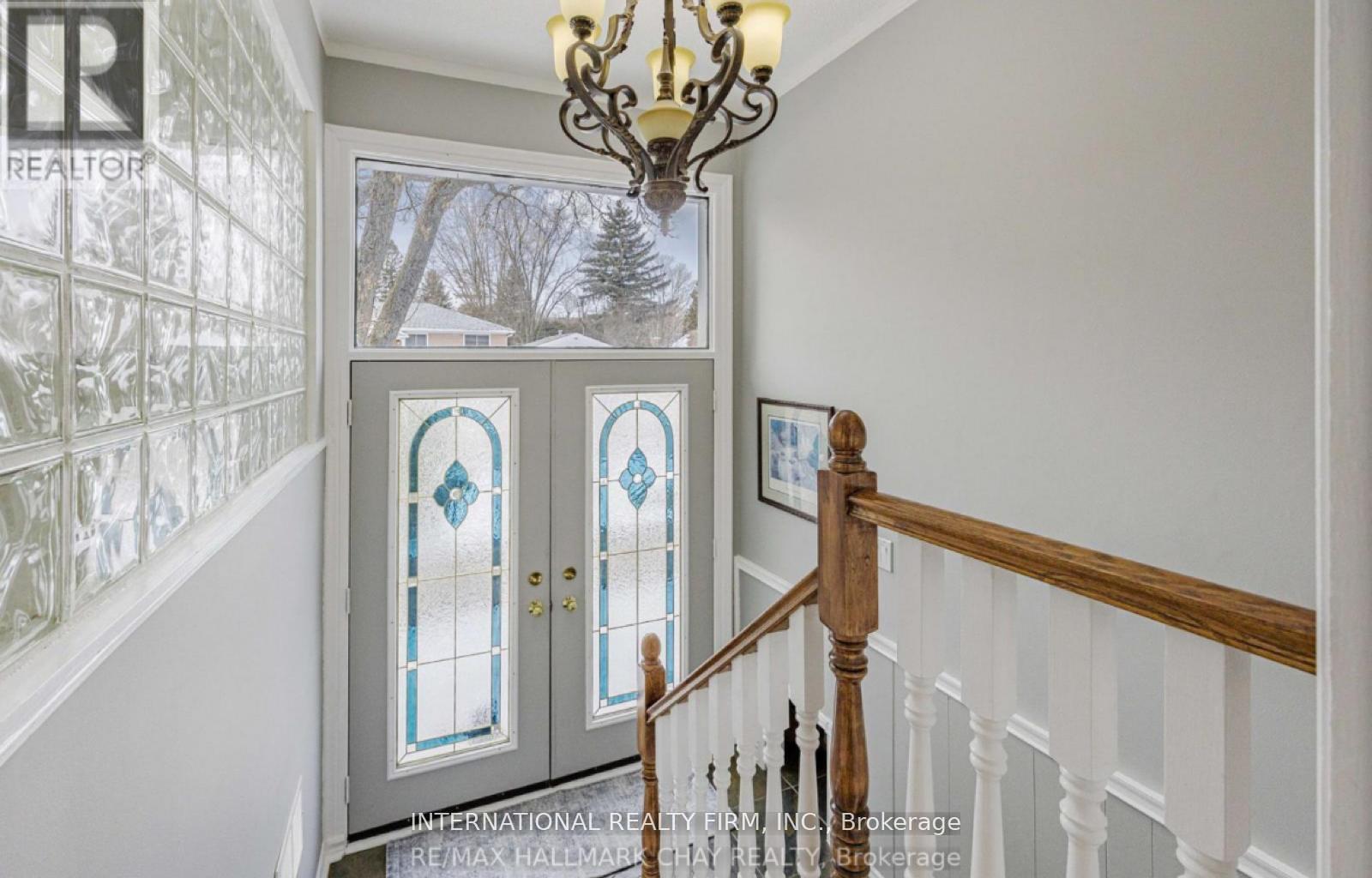 Photo 3 of Basement Unit 37 Foreht Crescent, Aurora ON