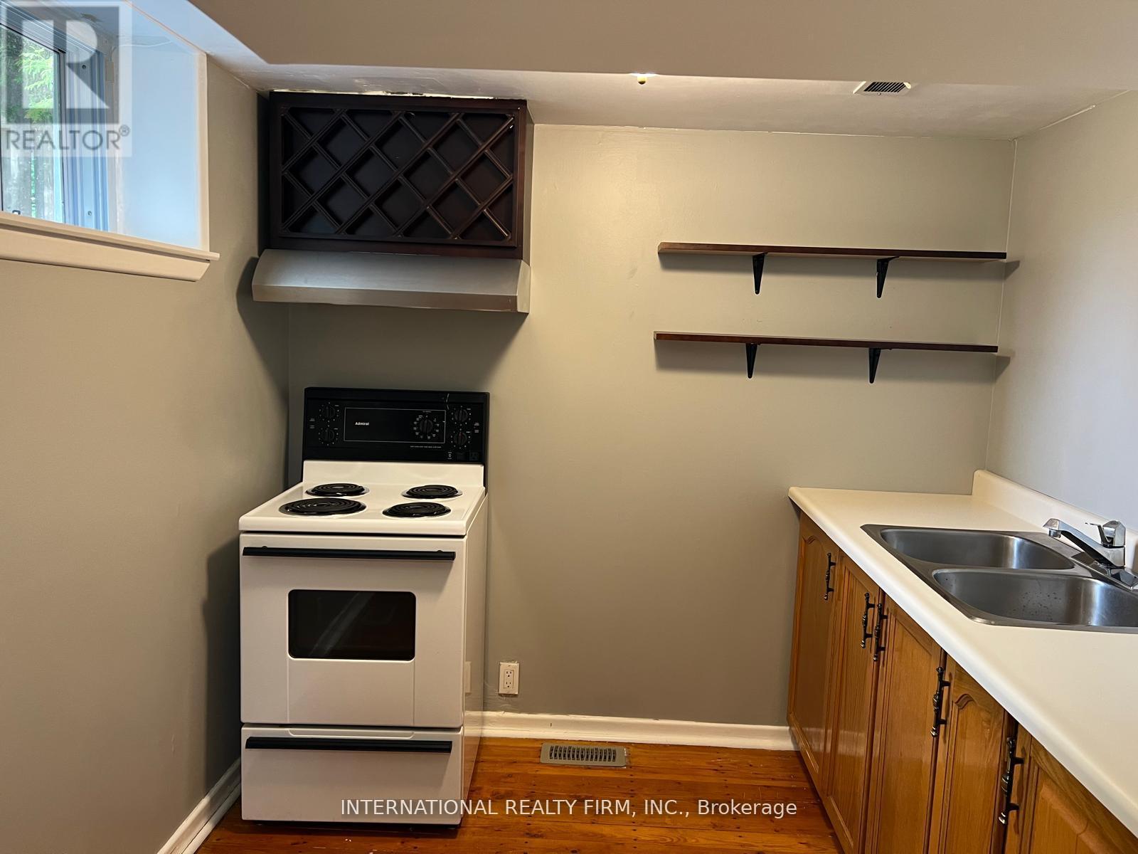 Photo 6 of Basement Unit 37 Foreht Crescent, Aurora ON