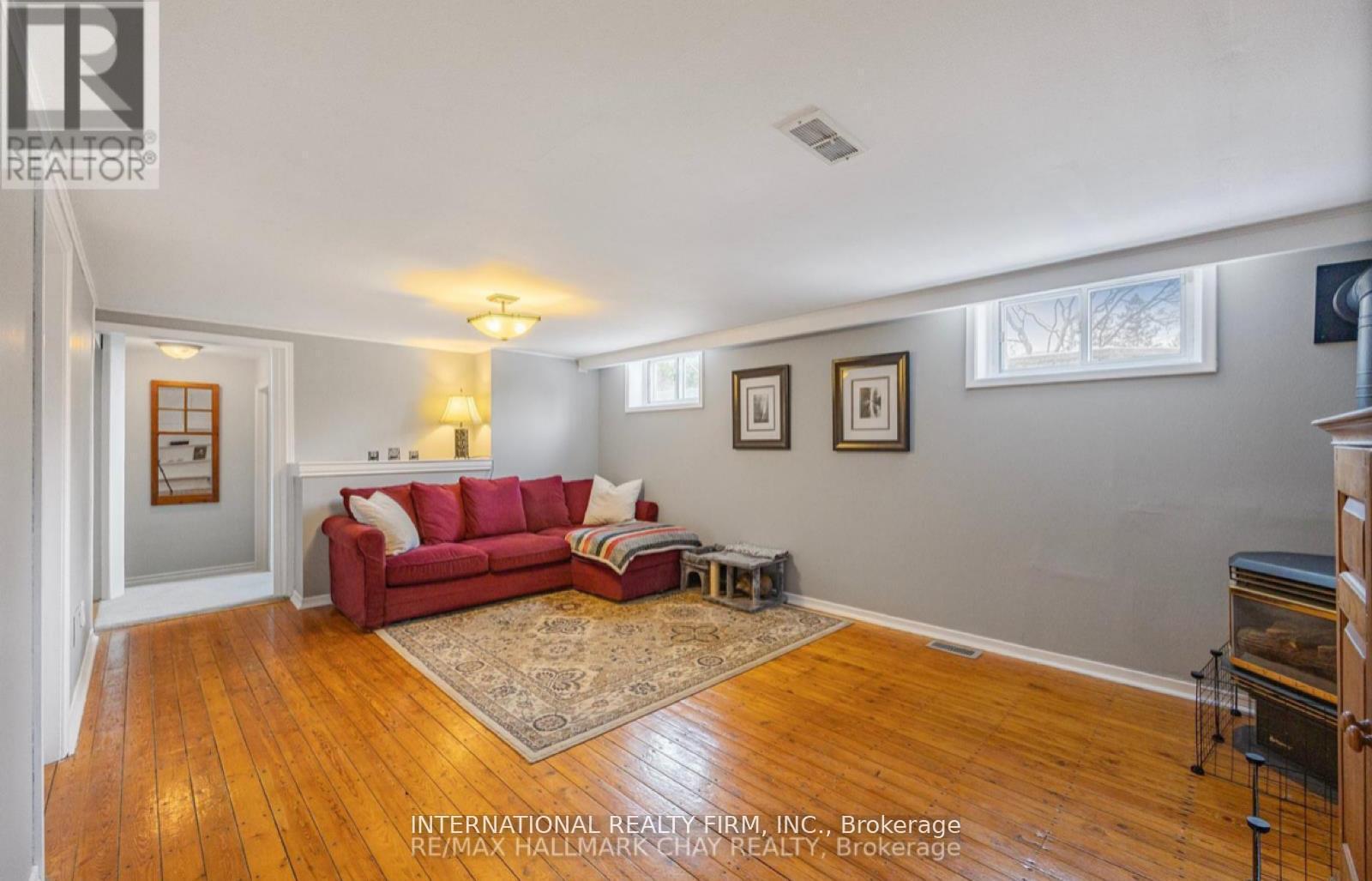 Photo 1 of Basement Unit 37 Foreht Crescent, Aurora ON