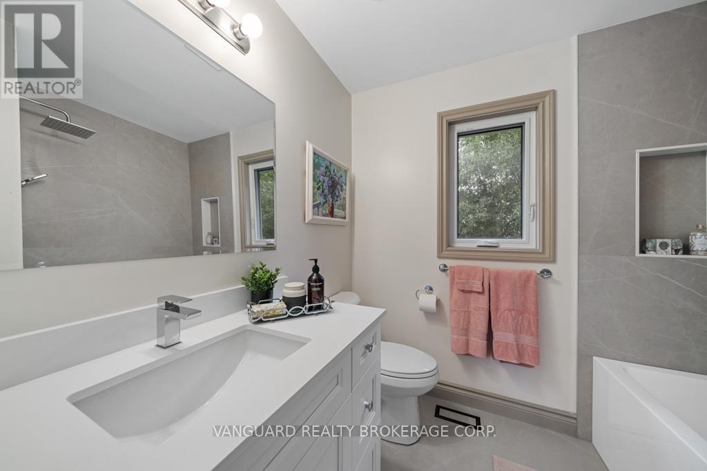 Photo 33 of 3856 County Rd 88 Road, Bradford West Gwillimbury ON