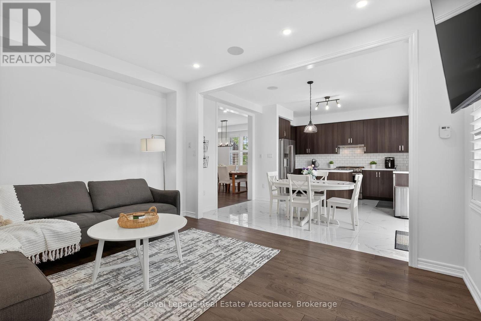 Photo 8 of 113 Sutcliffe Way, New Tecumseth ON