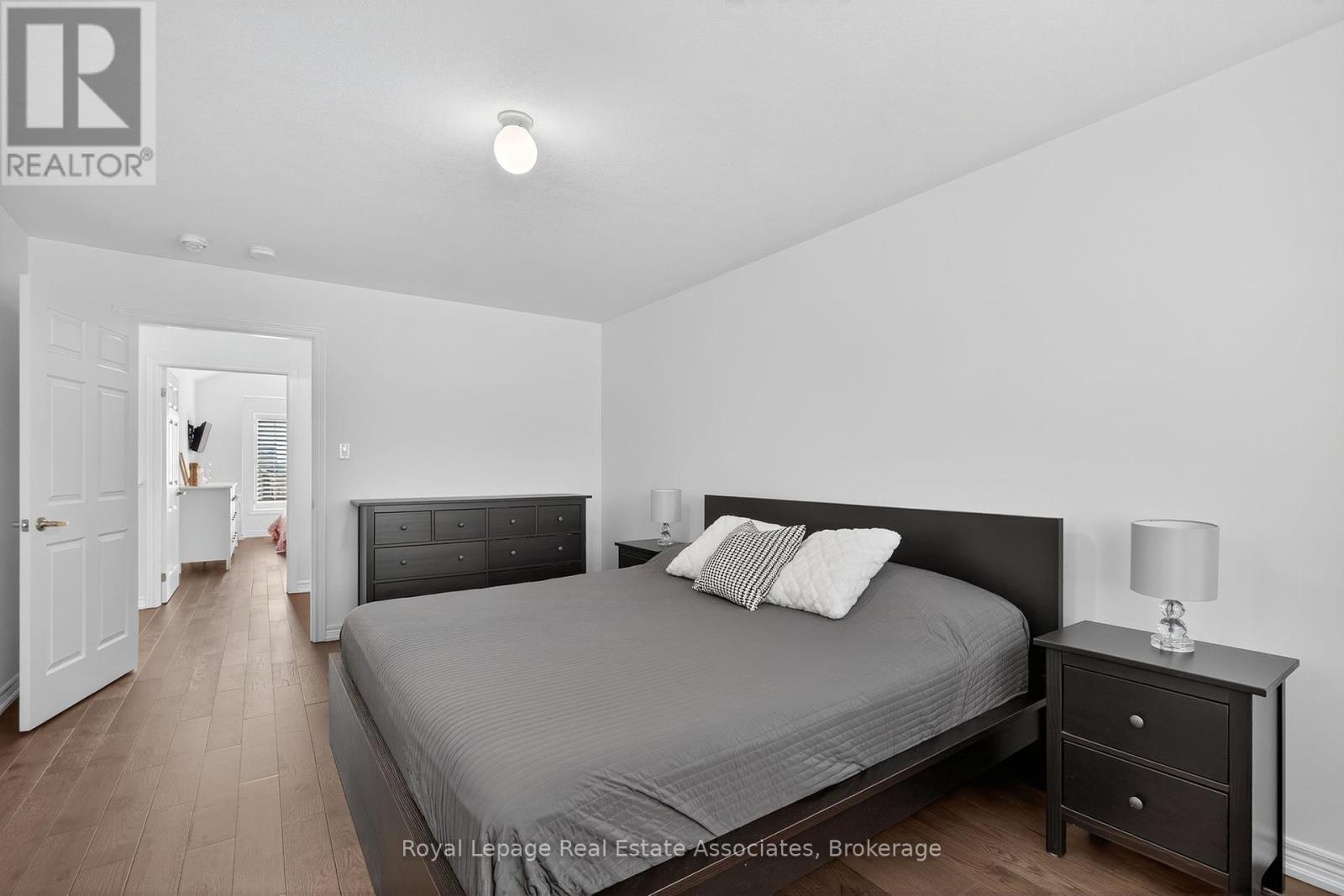 Photo 5 of 113 Sutcliffe Way, New Tecumseth ON