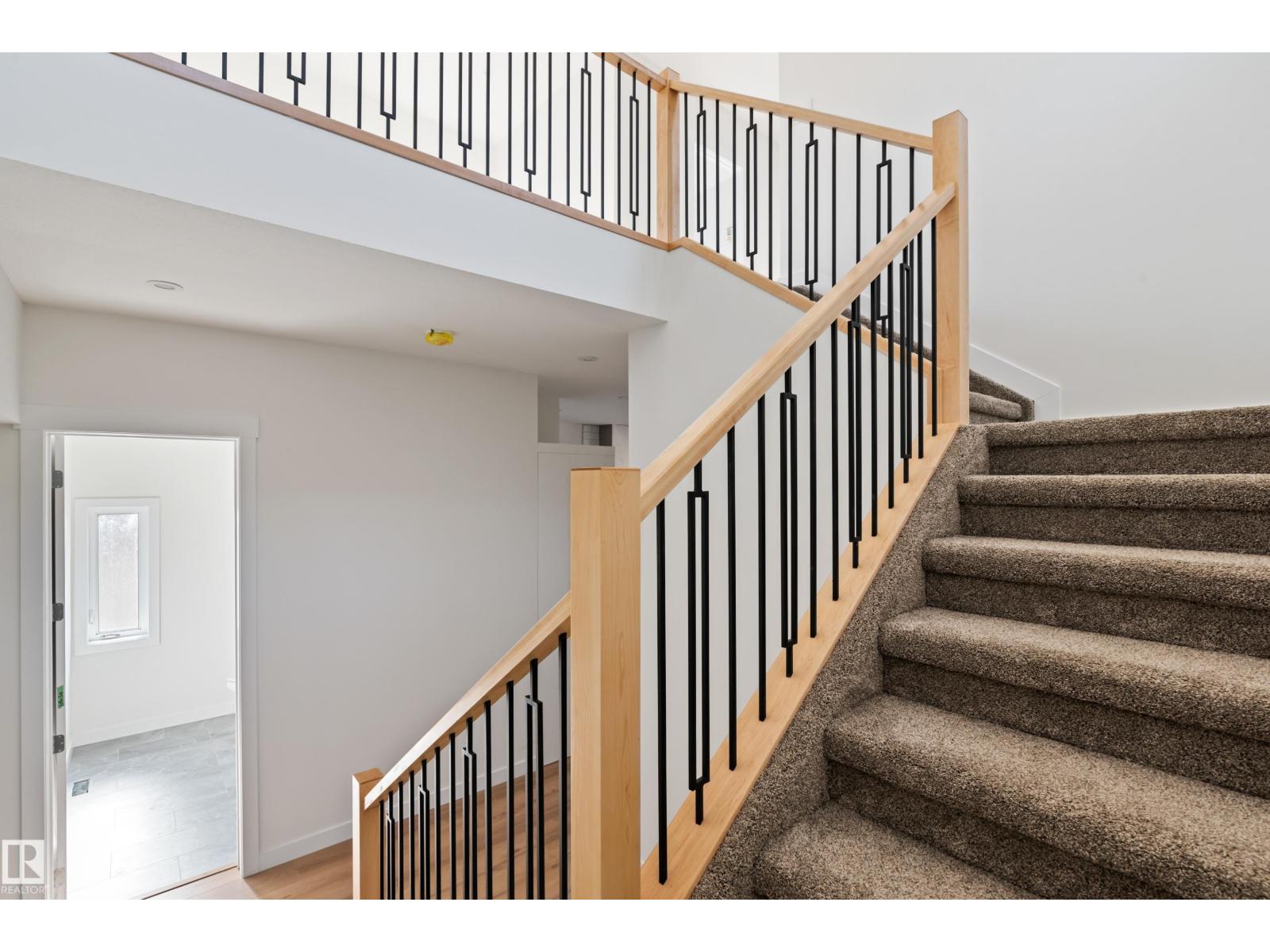 Photo 4 of 9807 90 Av Nw, Edmonton AB