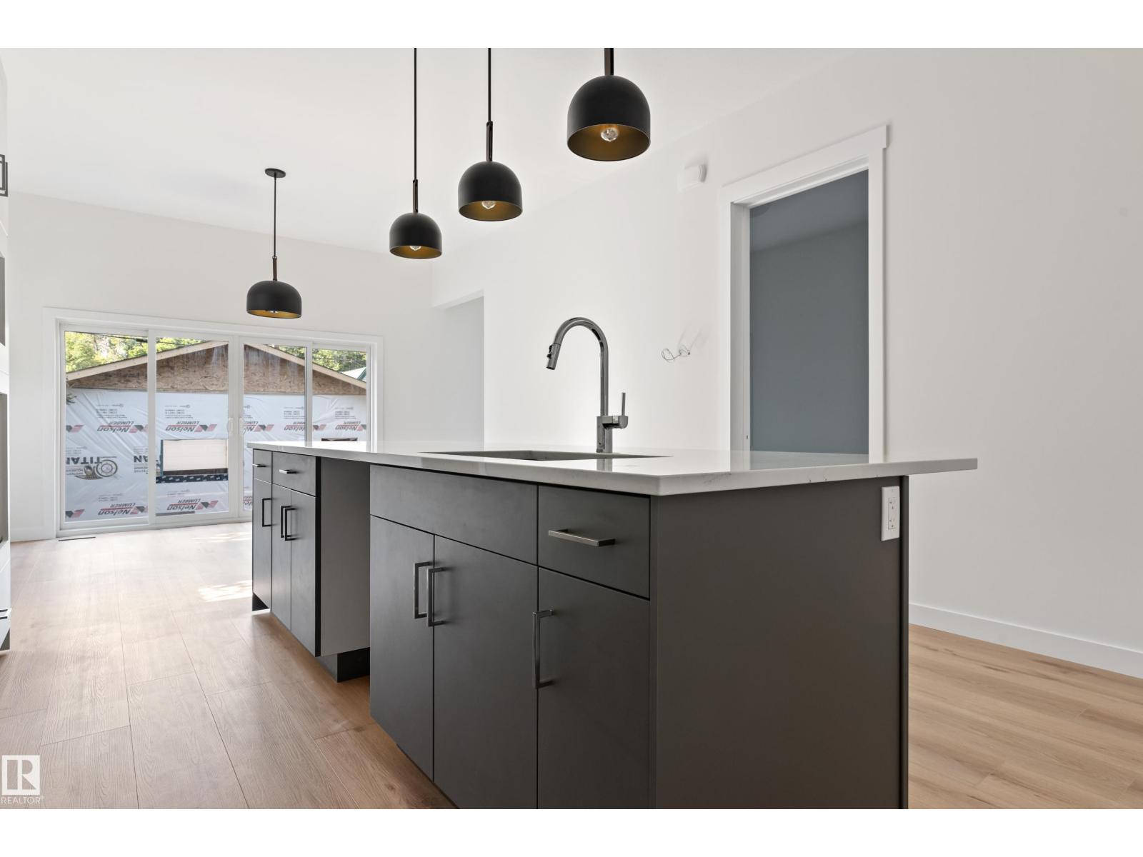 Photo 17 of 9807 90 Av Nw, Edmonton AB