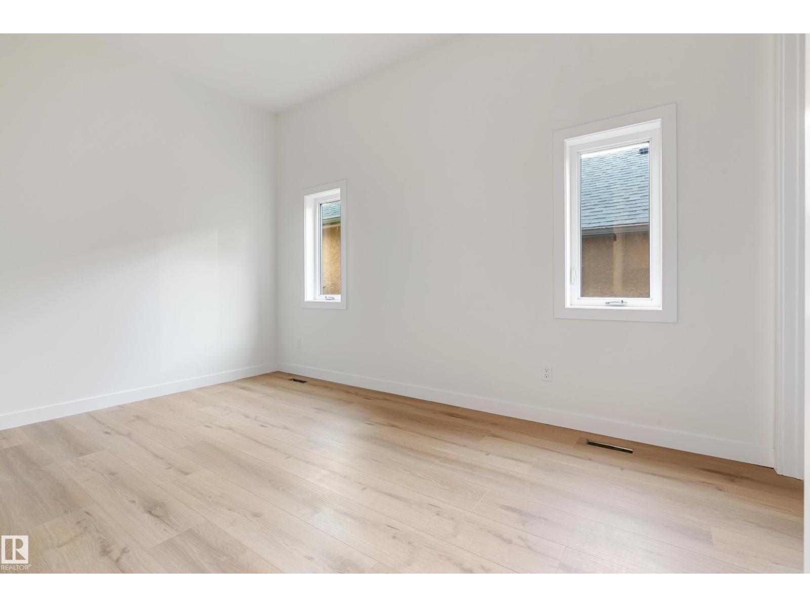Photo 20 of 9807 90 Av Nw, Edmonton AB
