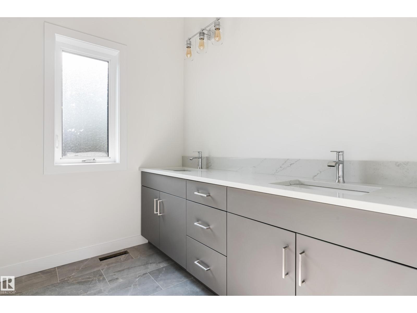 Photo 25 of 9807 90 Av Nw, Edmonton AB