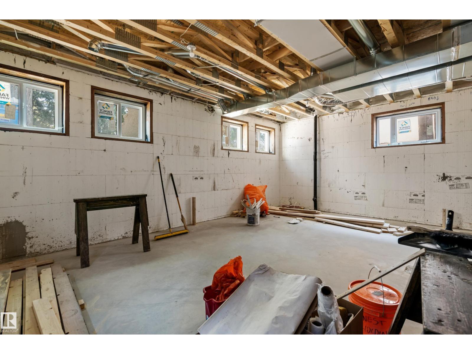 Photo 2 of 9807 90 Av Nw, Edmonton AB