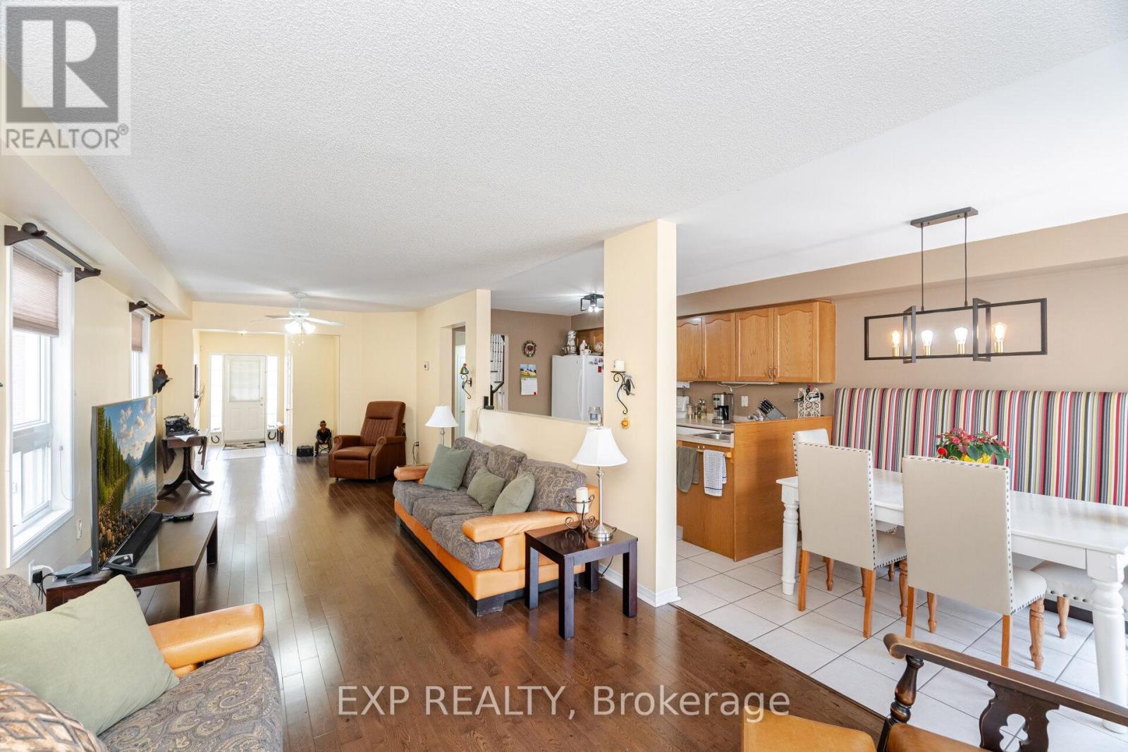 Photo 11 of 35 Prince Crescent, Brampton ON