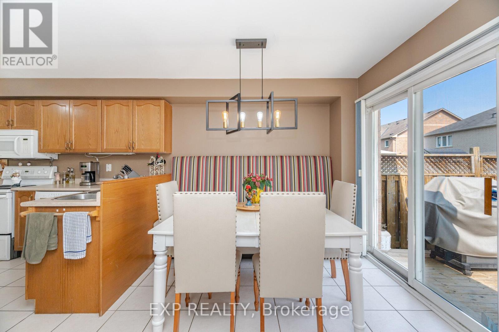 Photo 12 of 35 Prince Crescent, Brampton ON