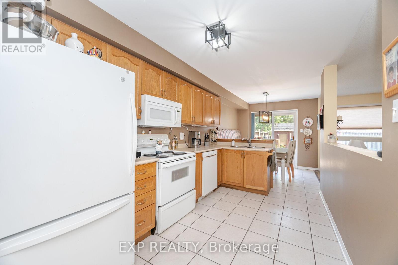 Photo 14 of 35 Prince Crescent, Brampton ON