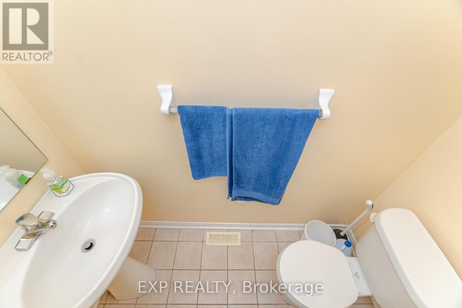 Photo 18 of 35 Prince Crescent, Brampton ON