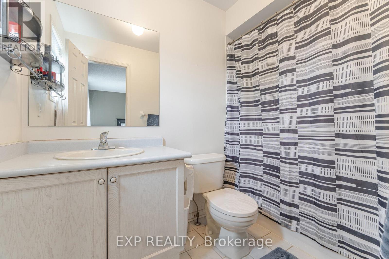 Photo 24 of 35 Prince Crescent, Brampton ON