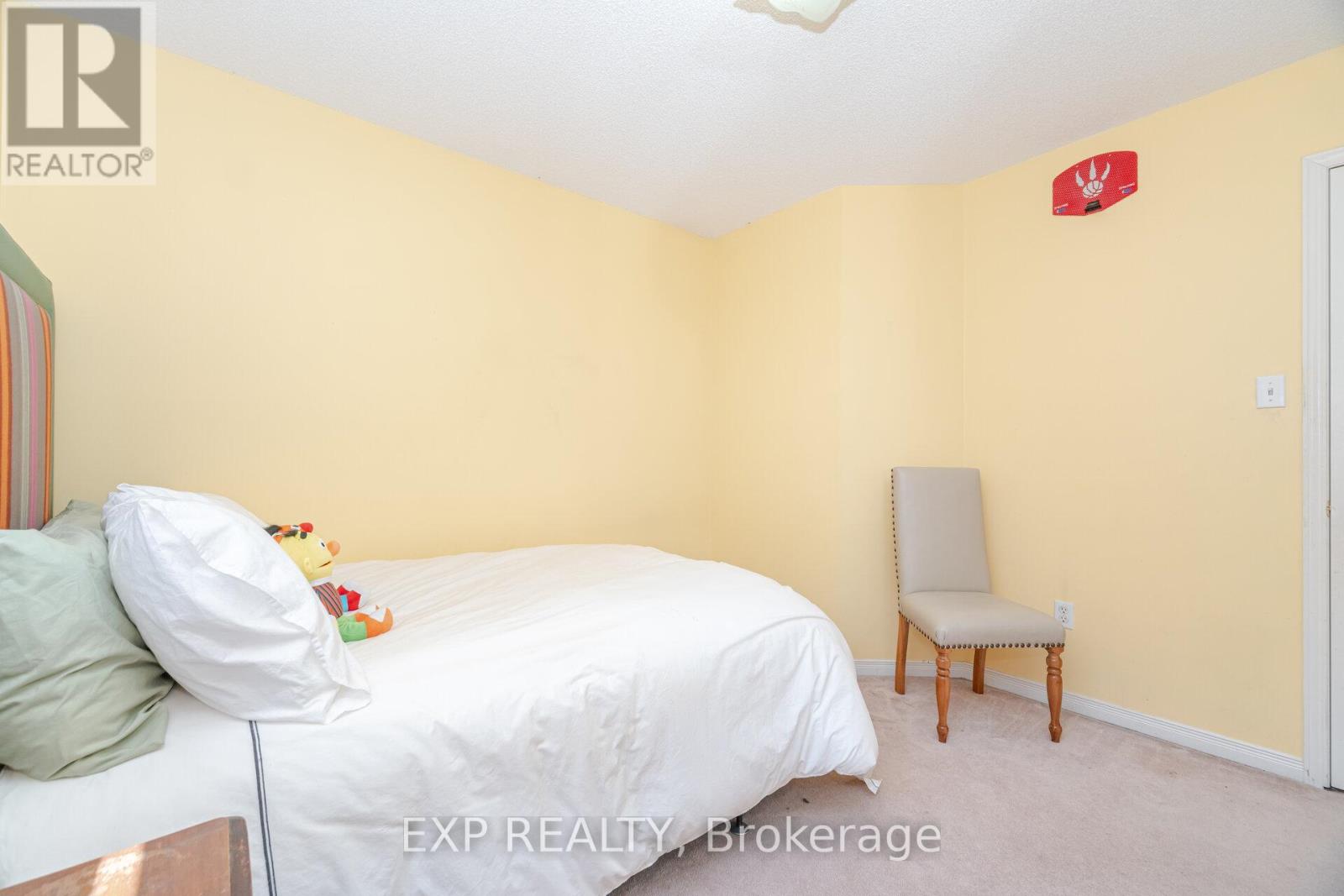 Photo 27 of 35 Prince Crescent, Brampton ON