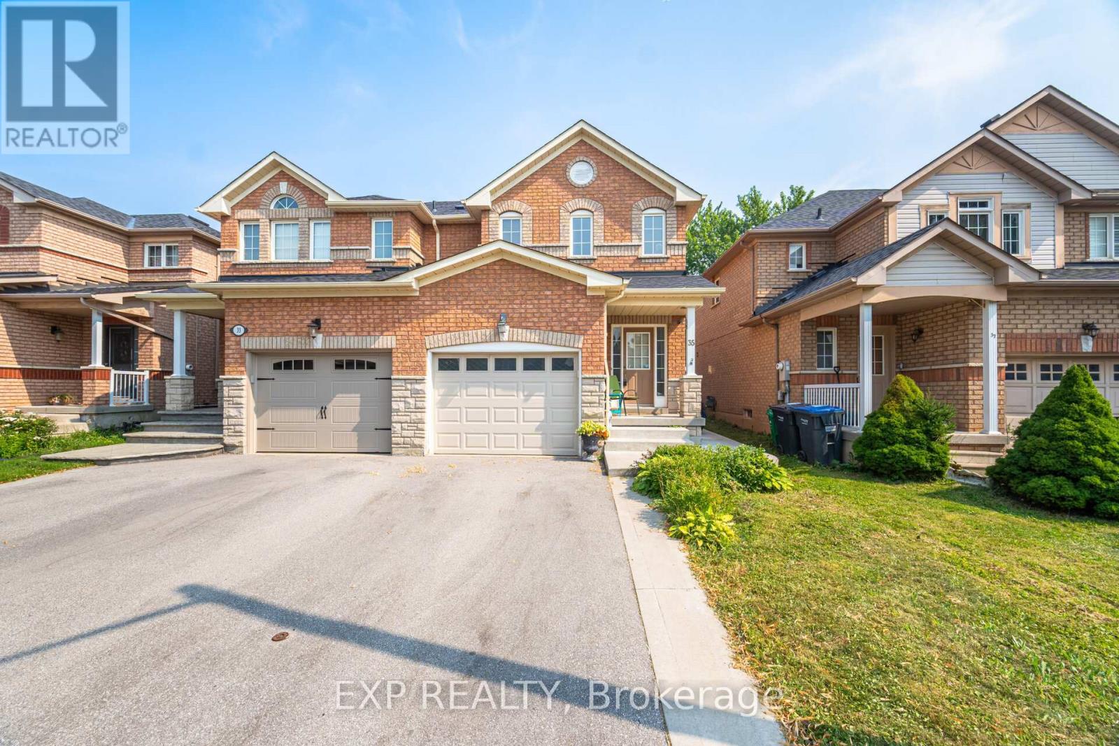 Photo 3 of 35 Prince Crescent, Brampton ON