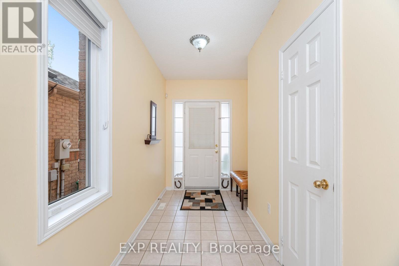 Photo 6 of 35 Prince Crescent, Brampton ON