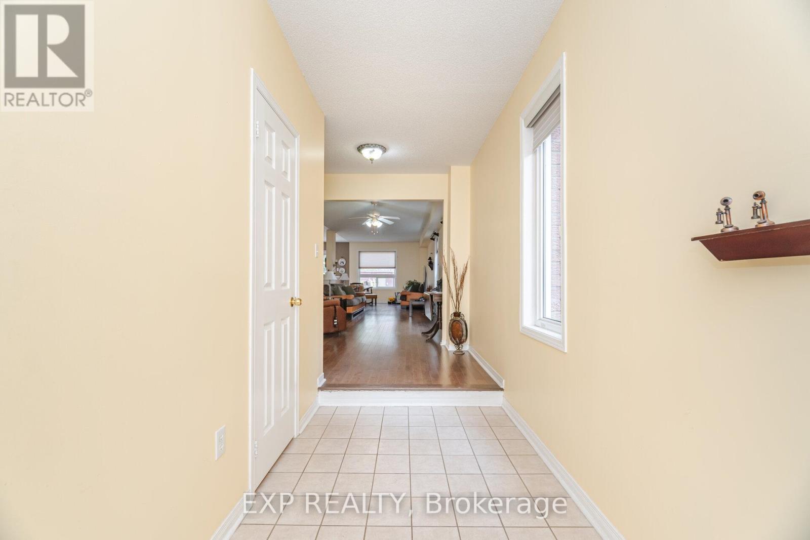 Photo 7 of 35 Prince Crescent, Brampton ON