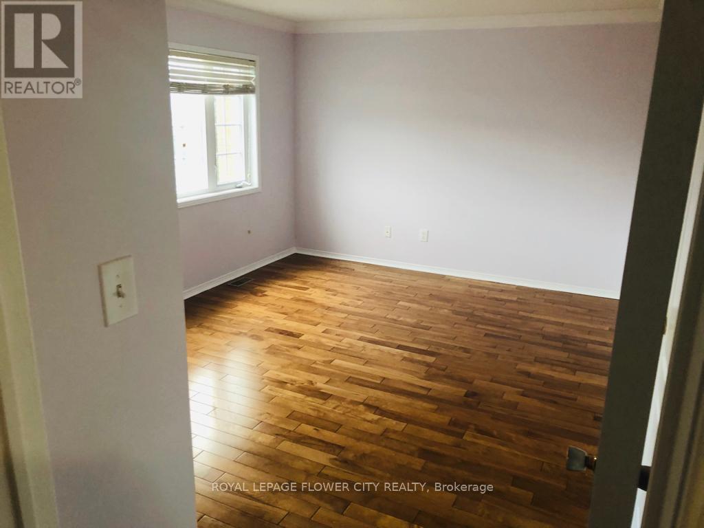 Photo 11 of 48 Northface Crescent, Brampton ON