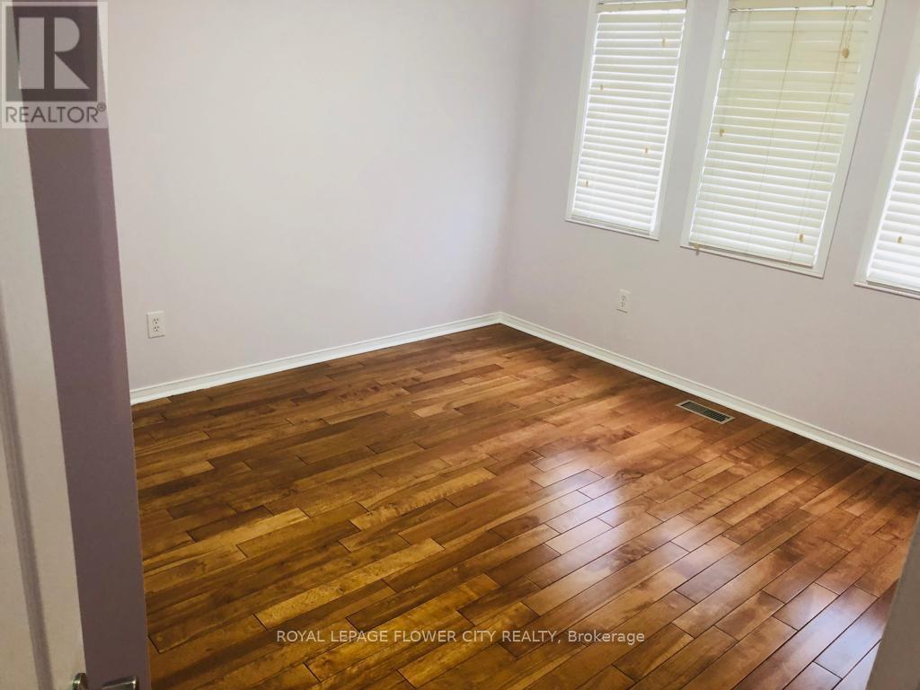 Photo 6 of 48 Northface Crescent, Brampton ON