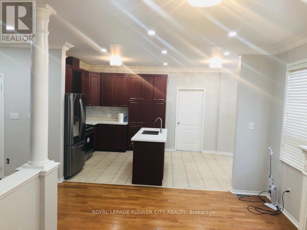 Photo 8 of 48 Northface Crescent, Brampton ON