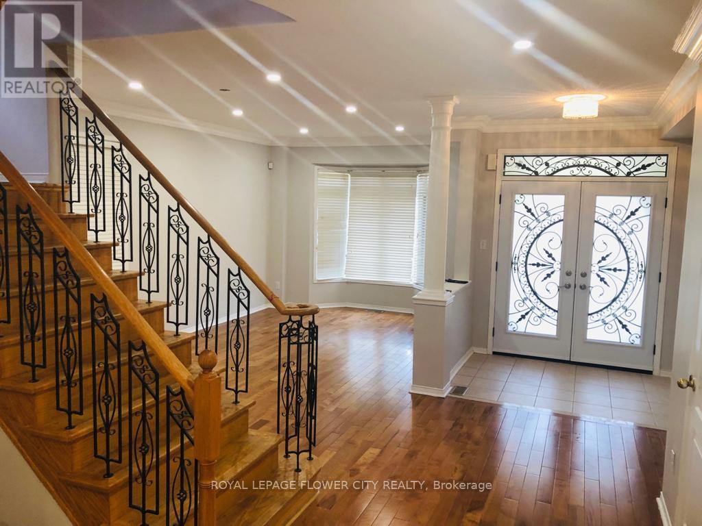 Photo 3 of 48 Northface Crescent, Brampton ON