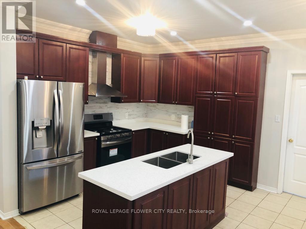 Photo 16 of 48 Northface Crescent, Brampton ON