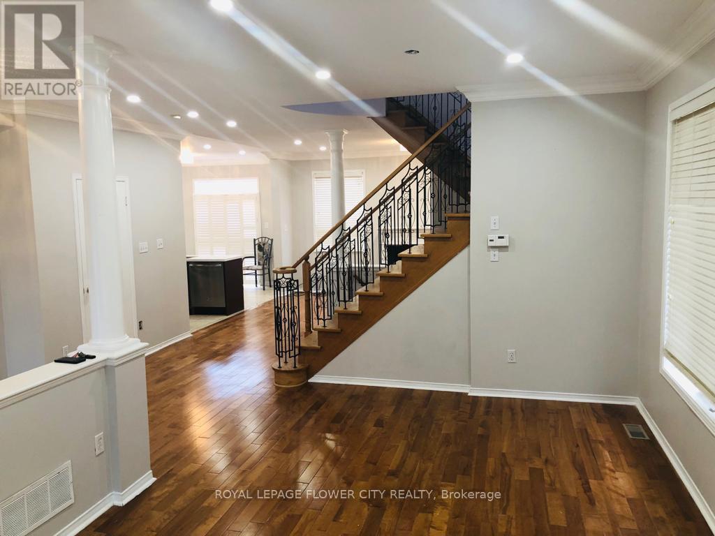 Photo 2 of 48 Northface Crescent, Brampton ON