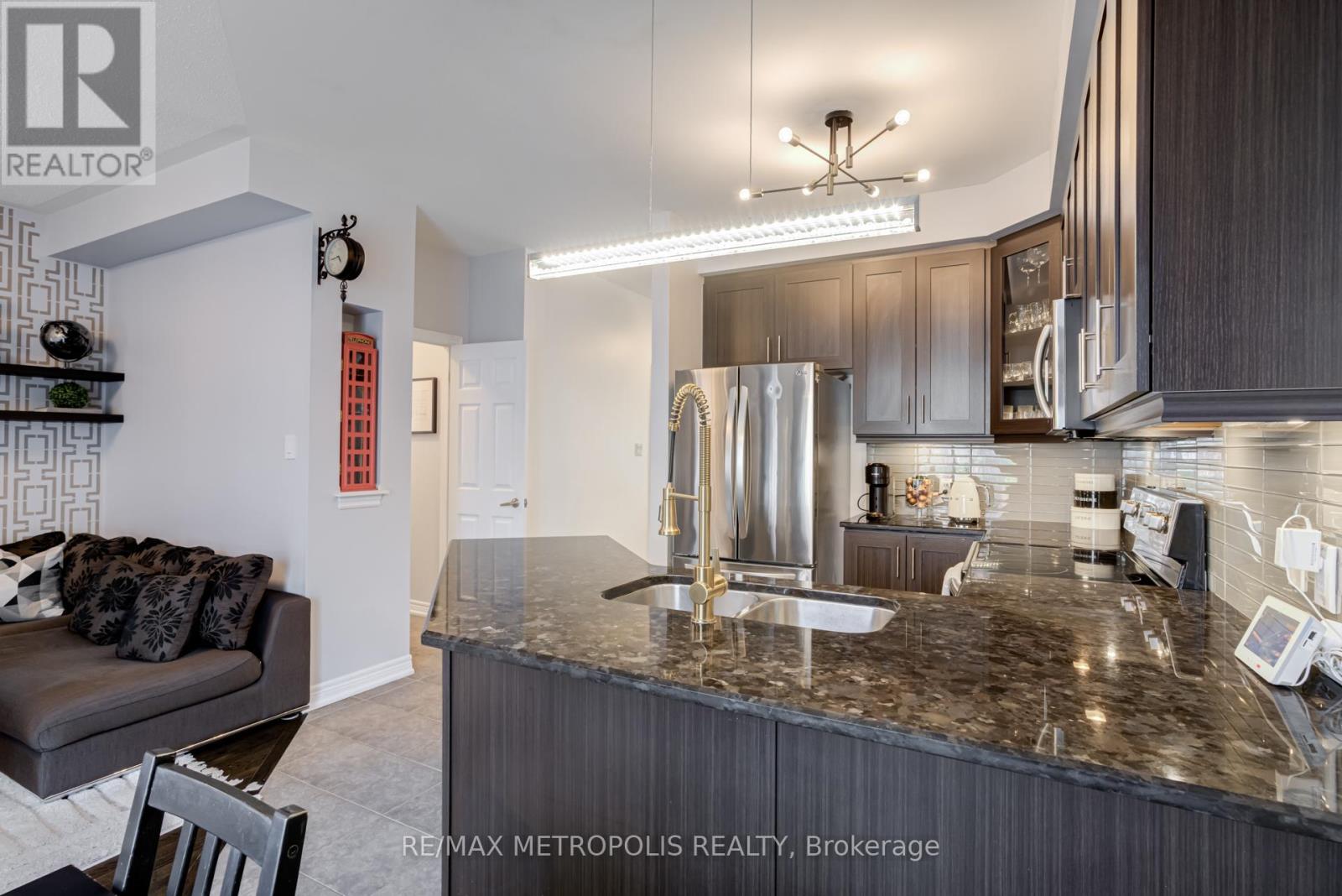 Photo 4 of 21 Sky Harbour Drive, Brampton ON