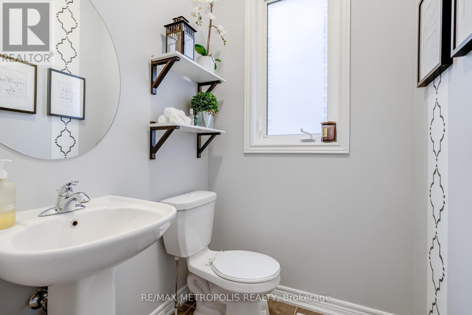 Photo 26 of 21 Sky Harbour Drive, Brampton ON