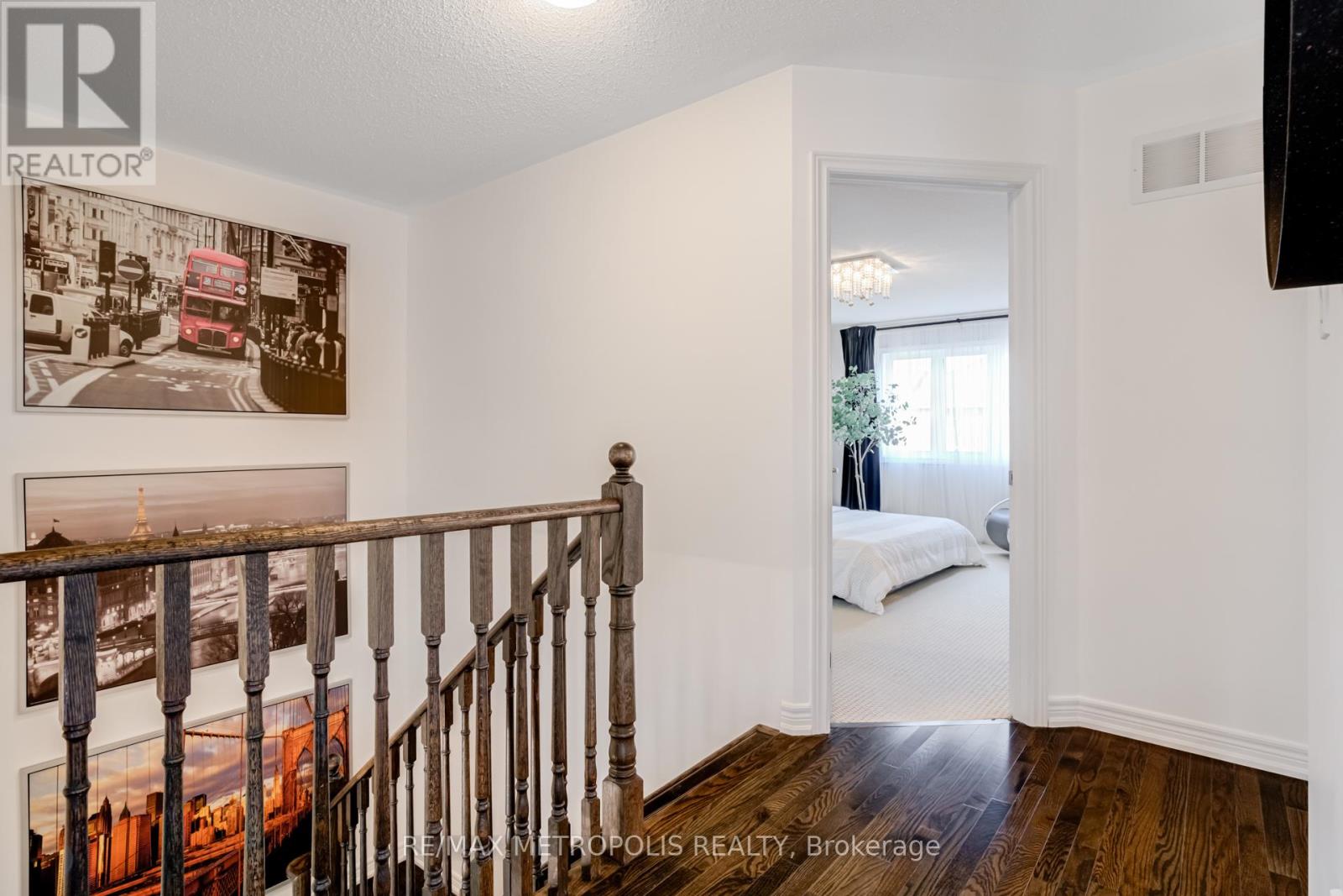 Photo 25 of 21 Sky Harbour Drive, Brampton ON