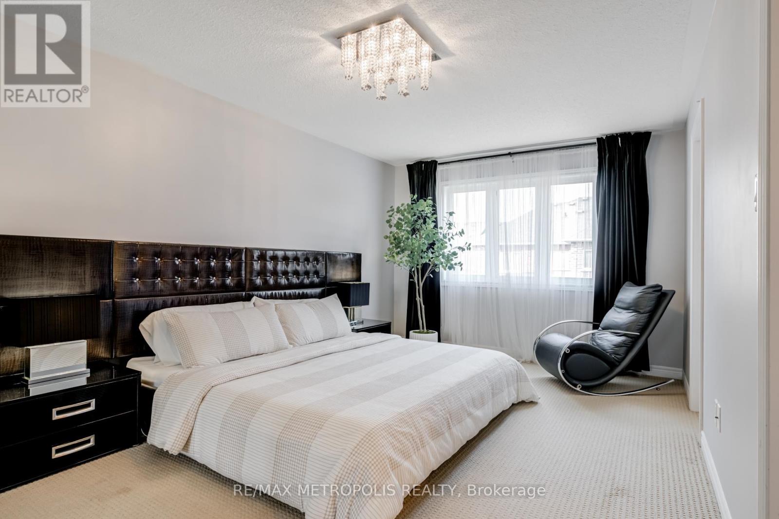 Photo 48 of 21 Sky Harbour Drive, Brampton ON